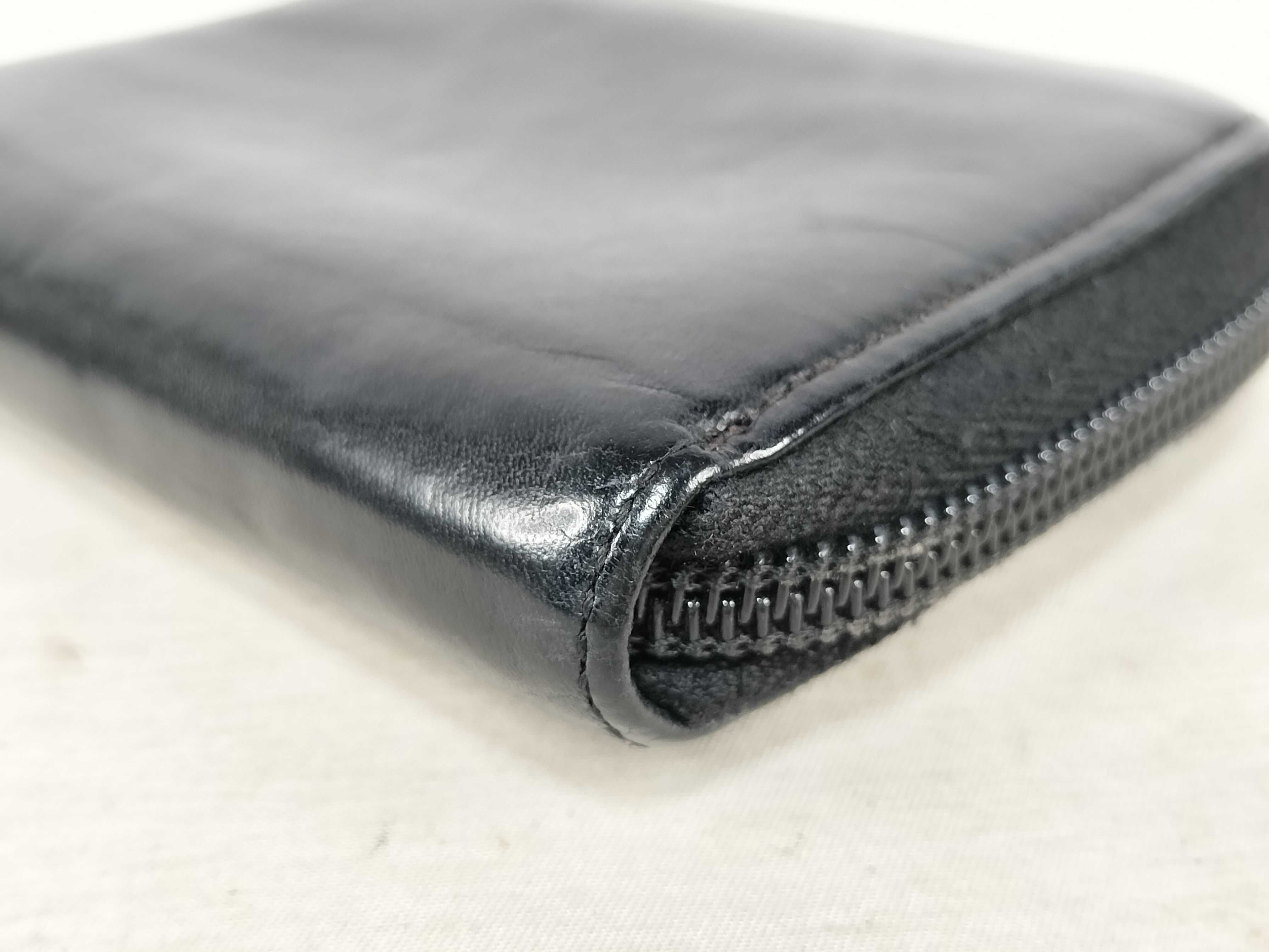 Leather Round Zipper Coin Case with Triangle Plate — view 4