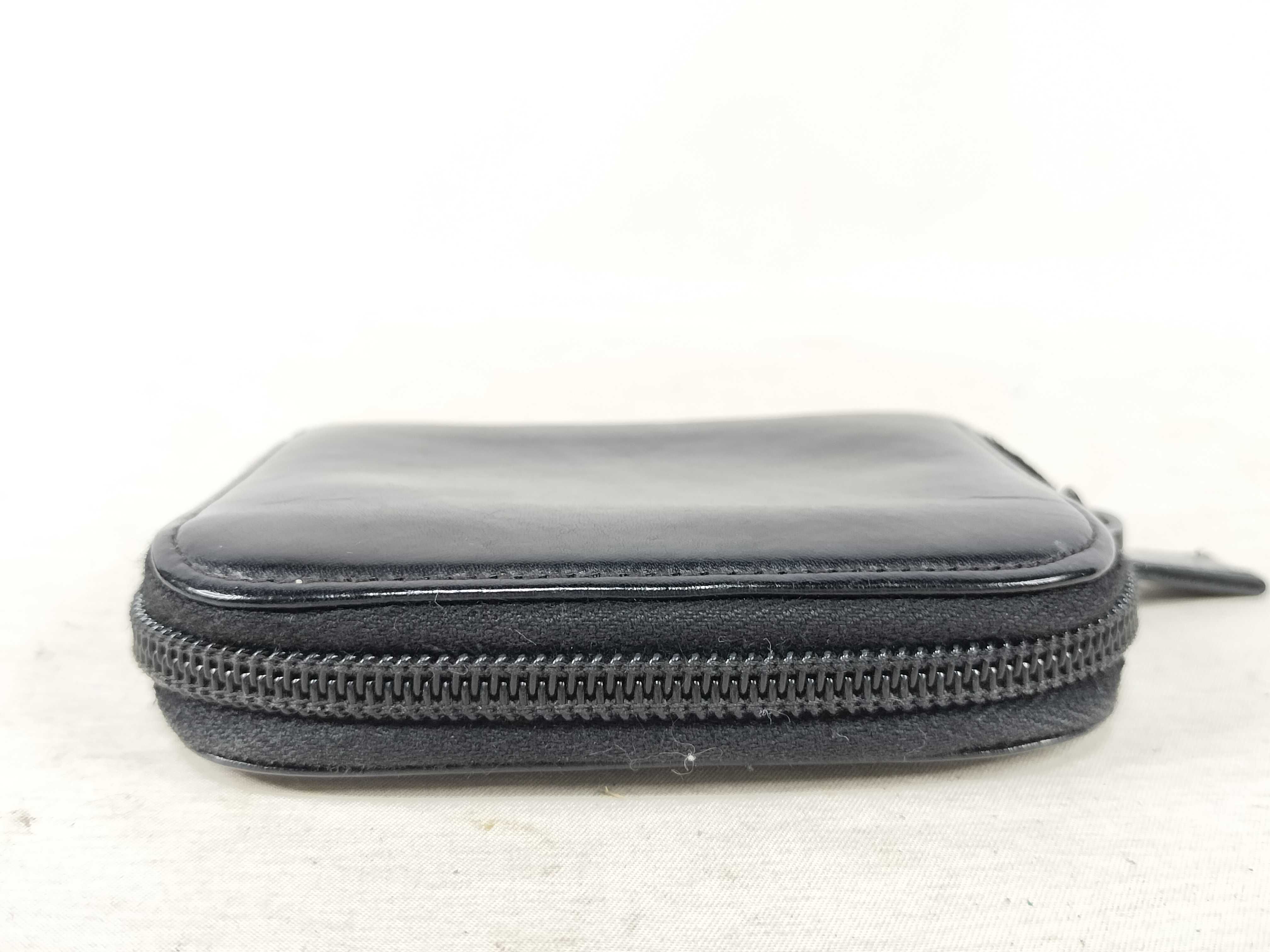 Leather Round Zipper Coin Case with Triangle Plate — view 6