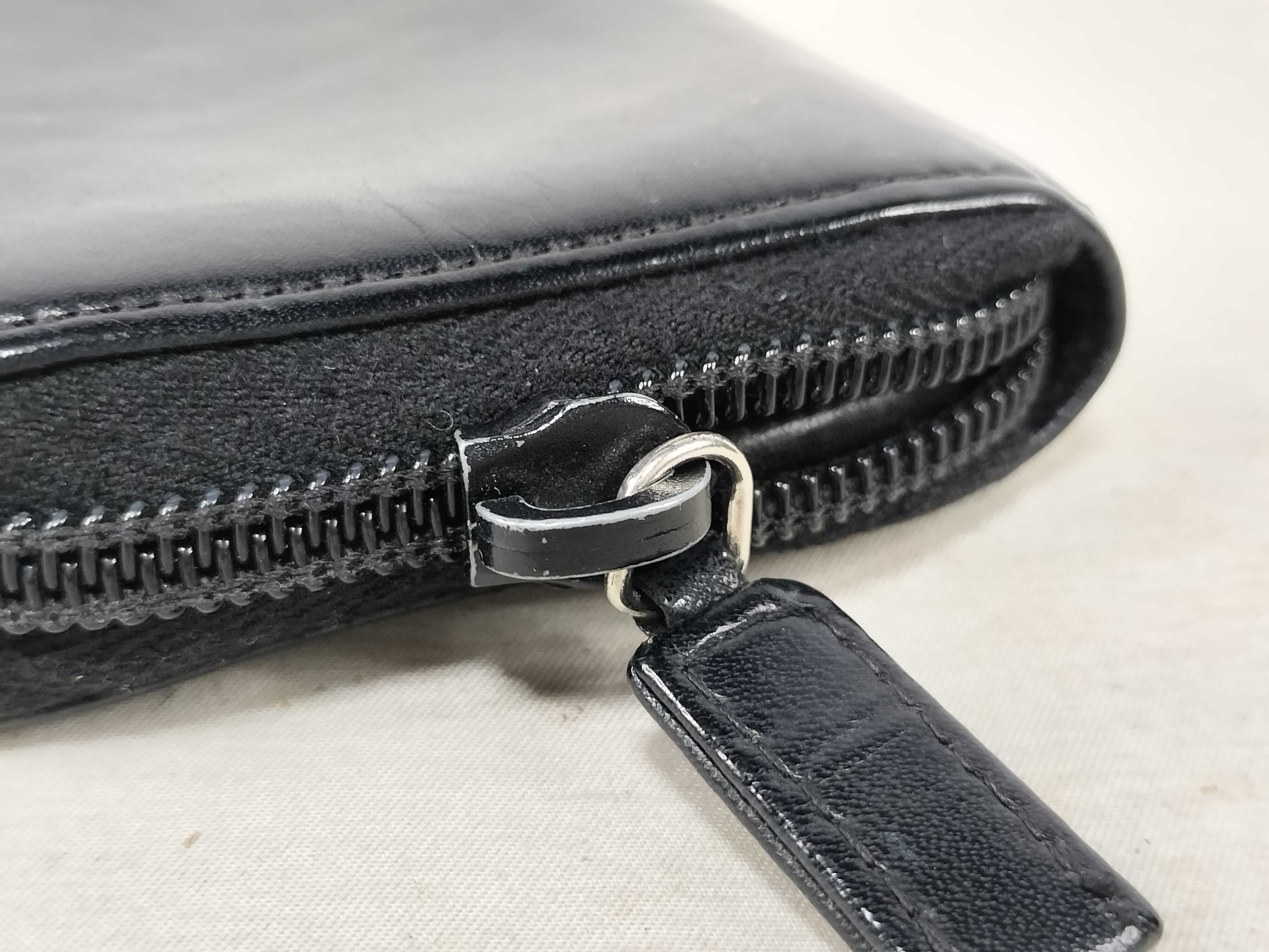 Leather Round Zipper Coin Case with Triangle Plate — view 7