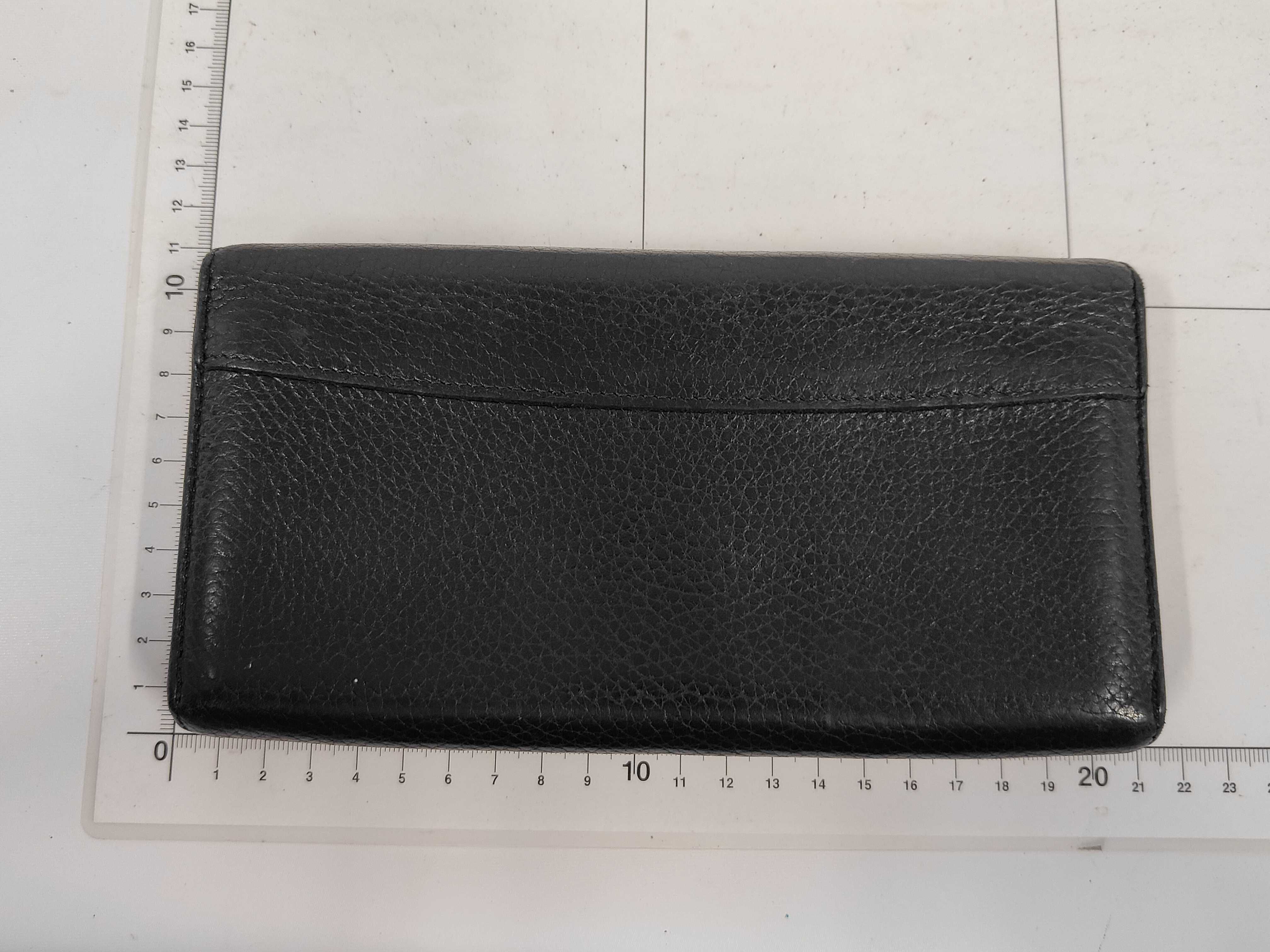 Taurillon Leather Wallet Portefeuille Capucines Black M61248 Wallet — view 2