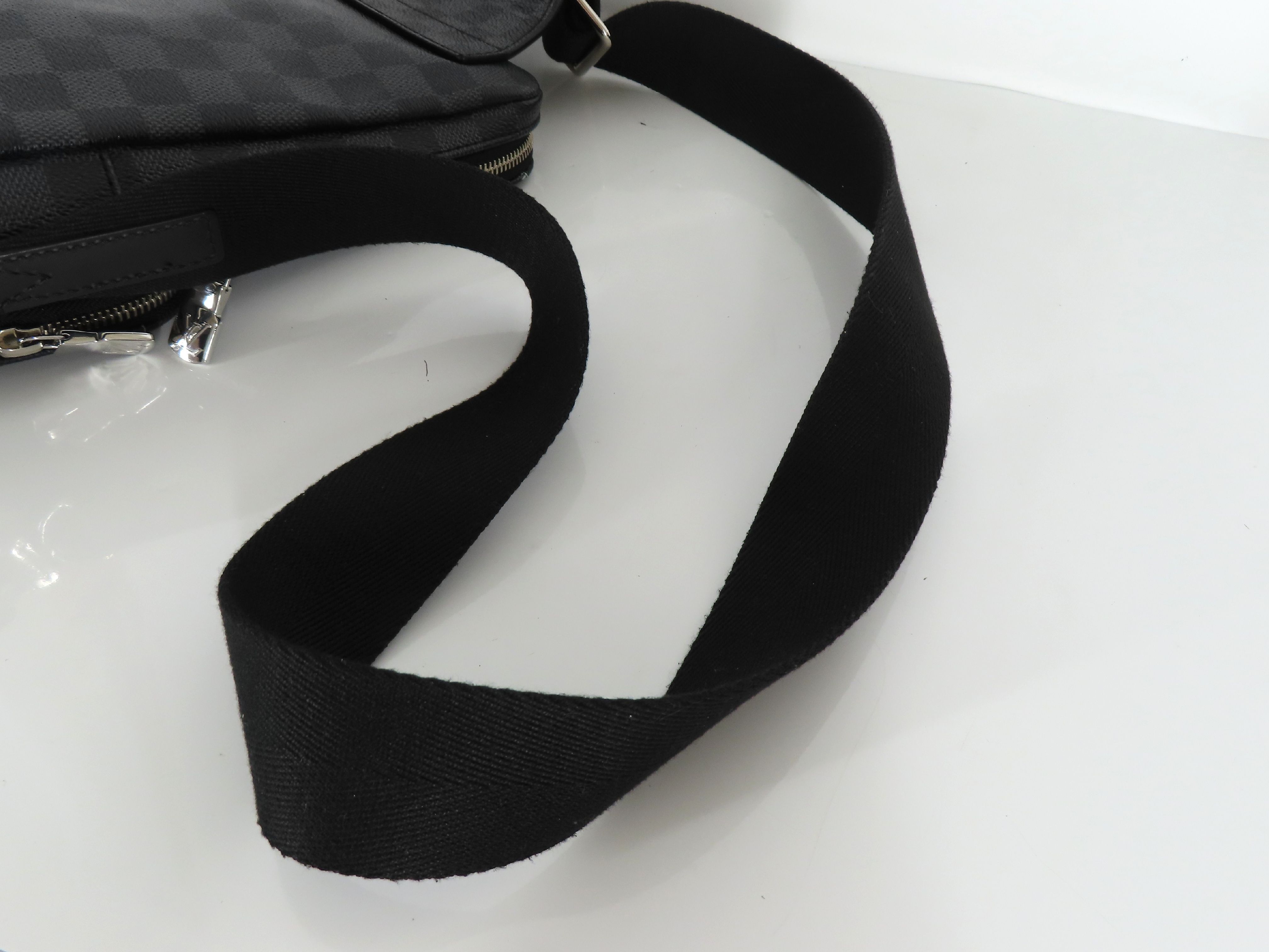 Damier Graphite Avenue Sling Bag World Map N40237 Waist Bag — view 3