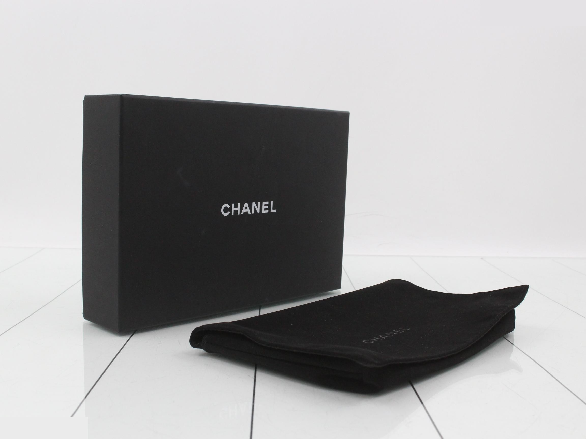 Chain wallet — view 5