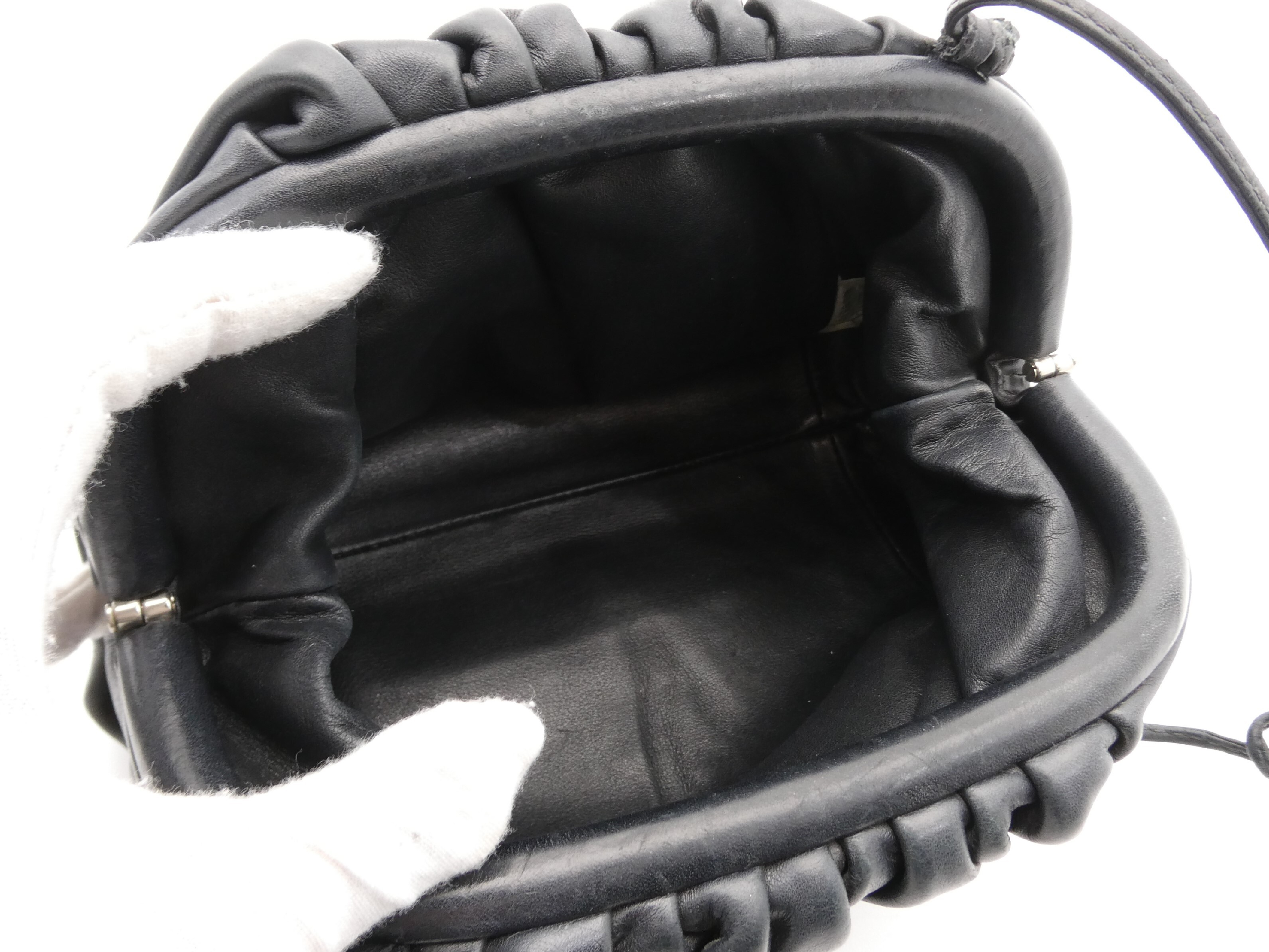 leather shoulder bag with clasp closure — view 7