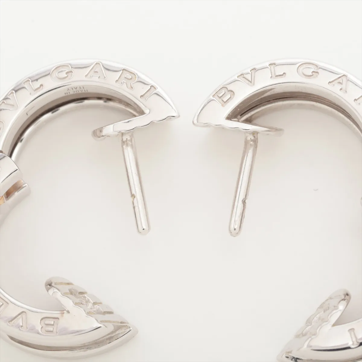 B.zero1 earrings, 750 (WG), 8.2g. Post is bent, soldering is poor, one earring has a loose lock. — view 4
