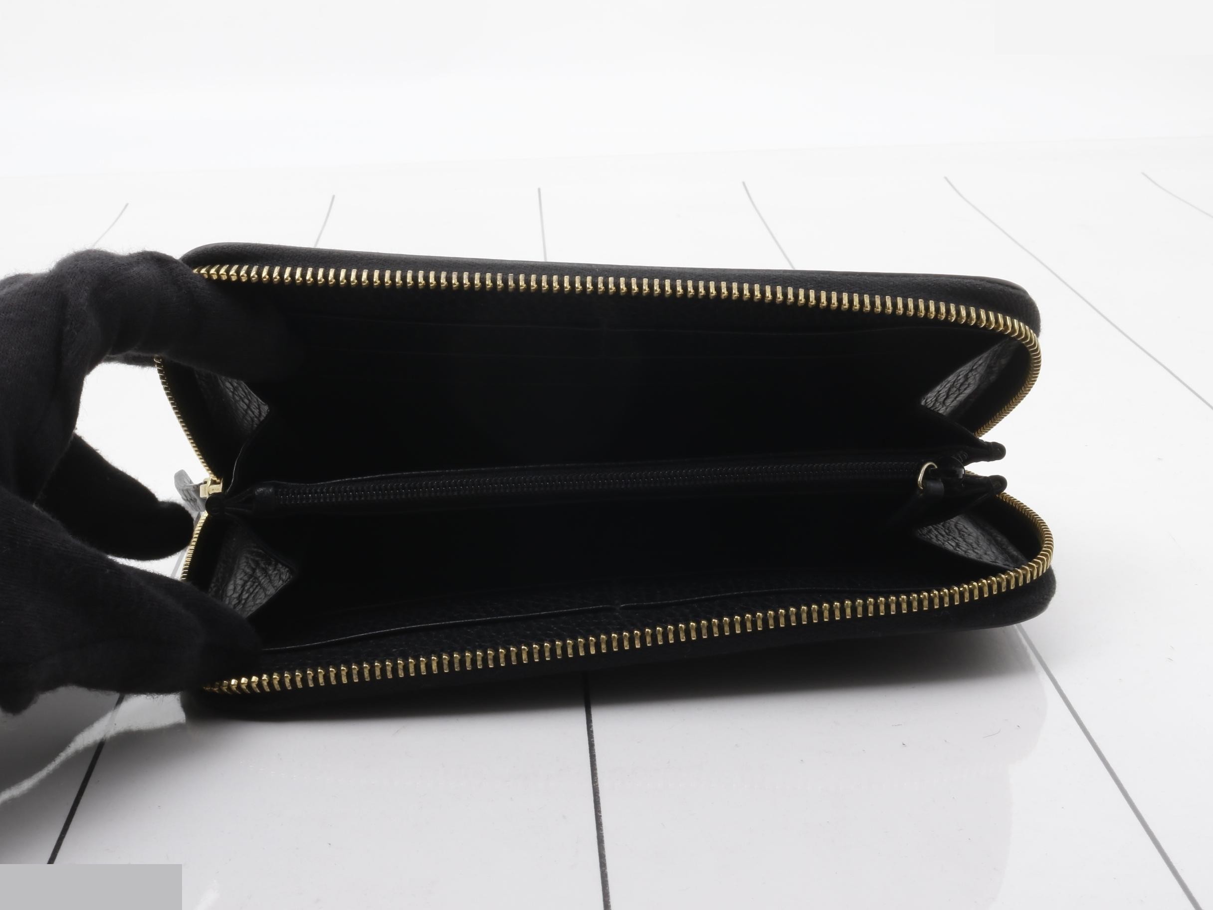 Interlocking G Long Wallet, Black Leather, Round Zipper — view 4