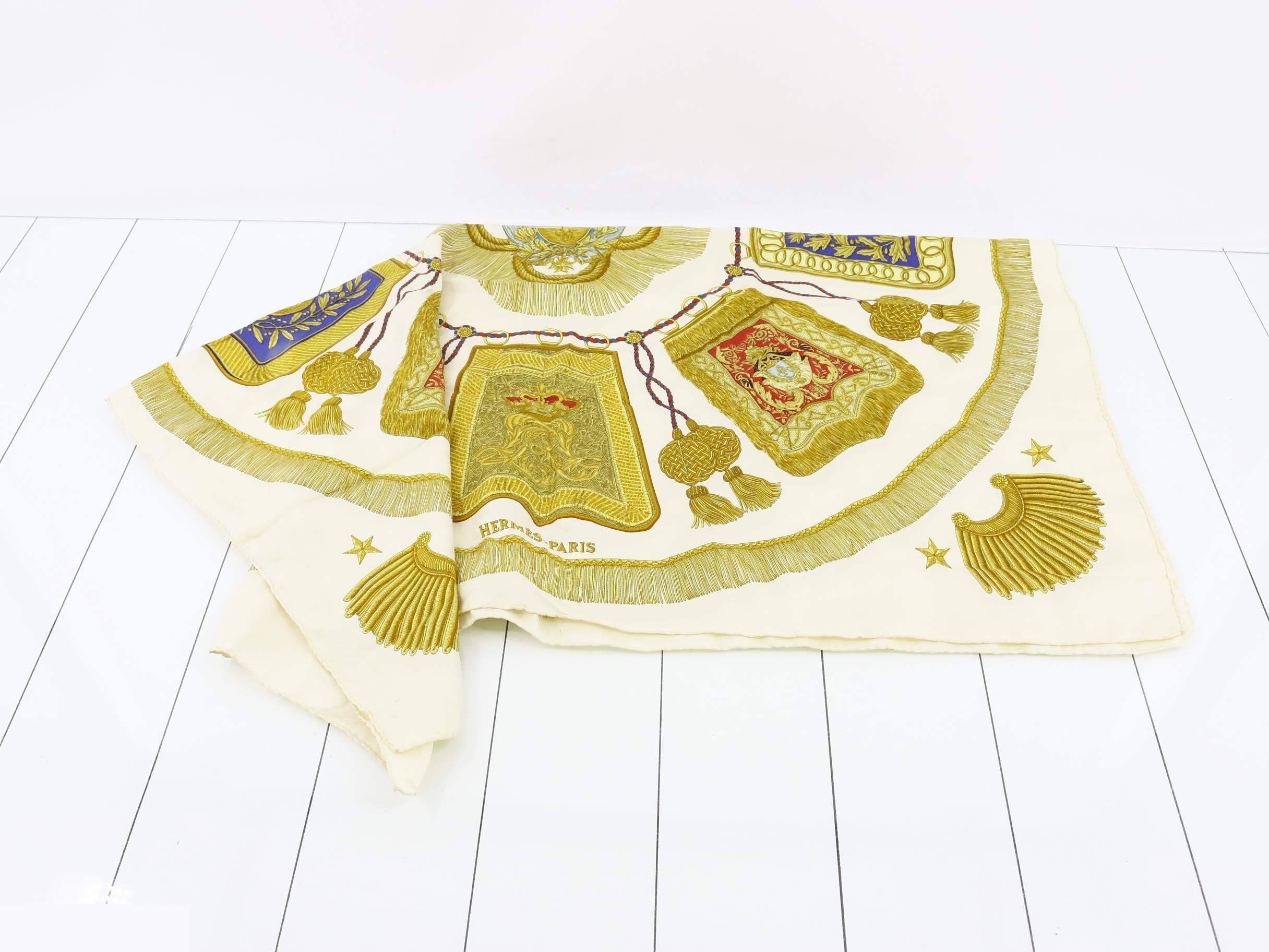 Carre 90 Saber-shaped decorative pouch scarf — view 3