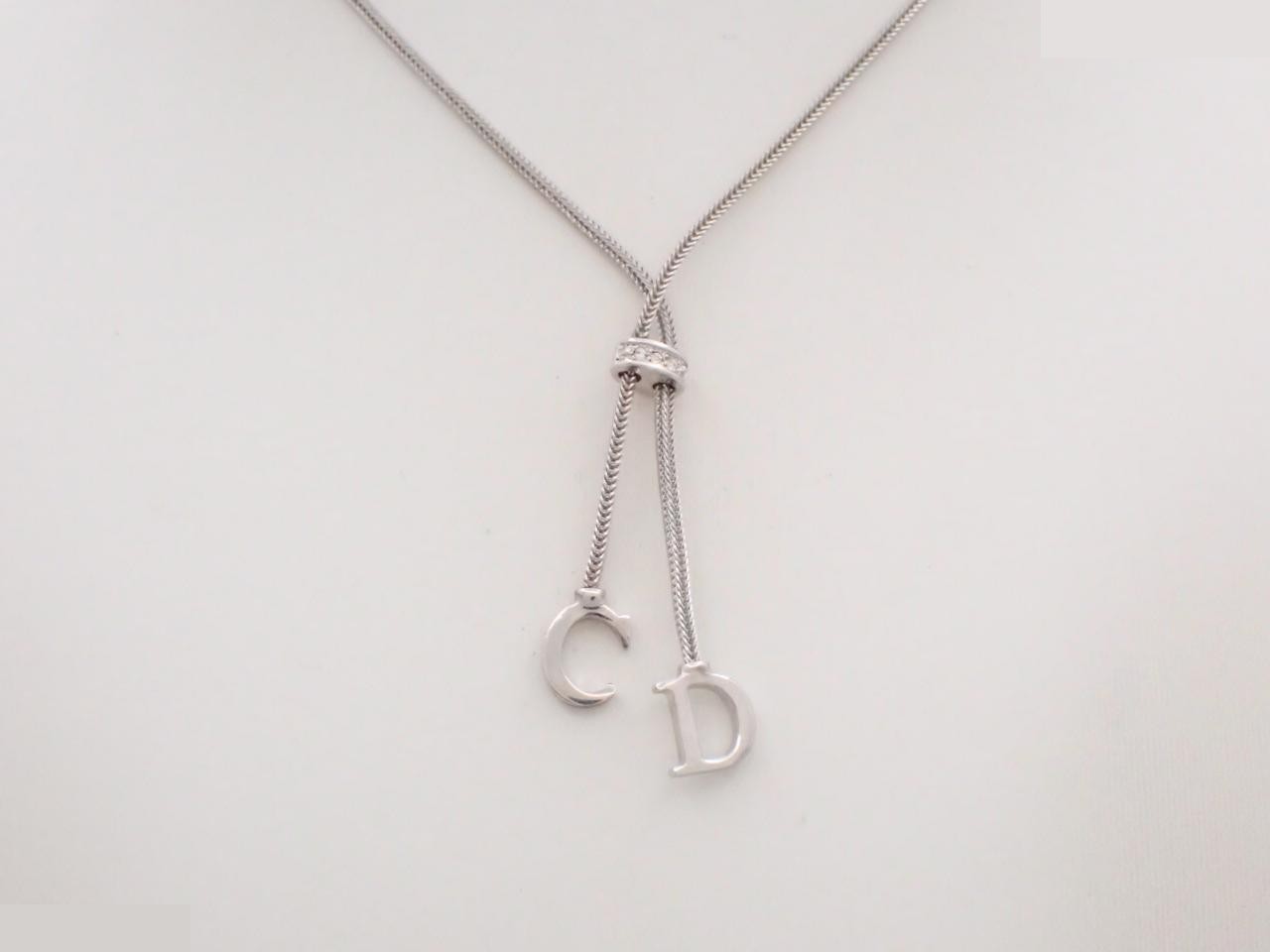 Silver necklace, chain approximately 42cm