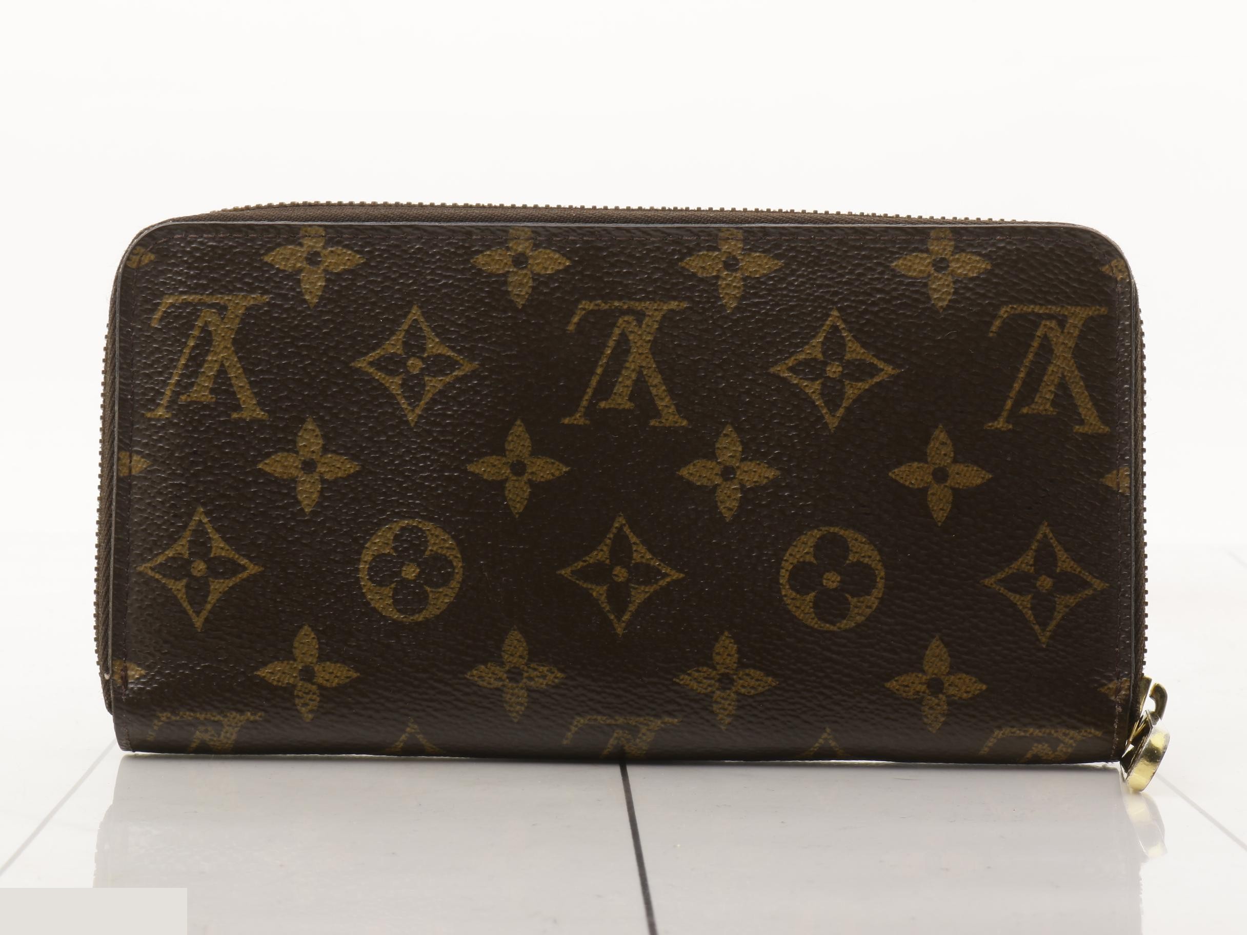 Zippy Wallet Monogram — view 2