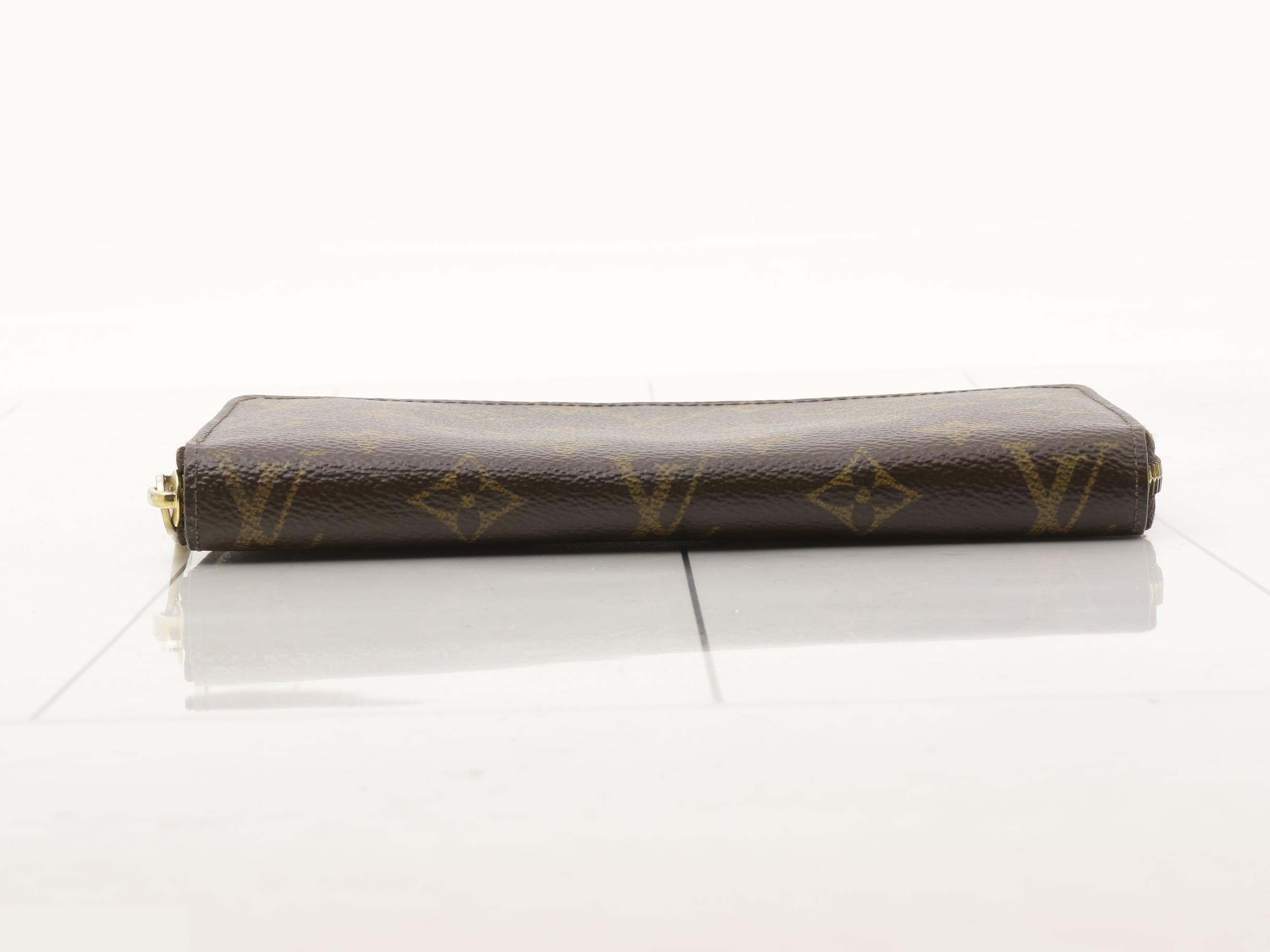 Zippy Wallet Monogram — view 3