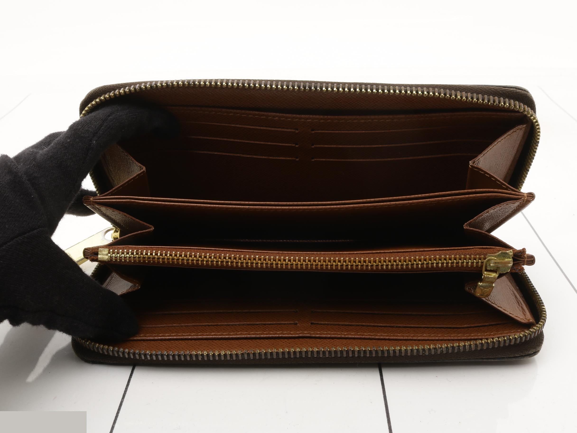 Zippy Wallet Monogram — view 4