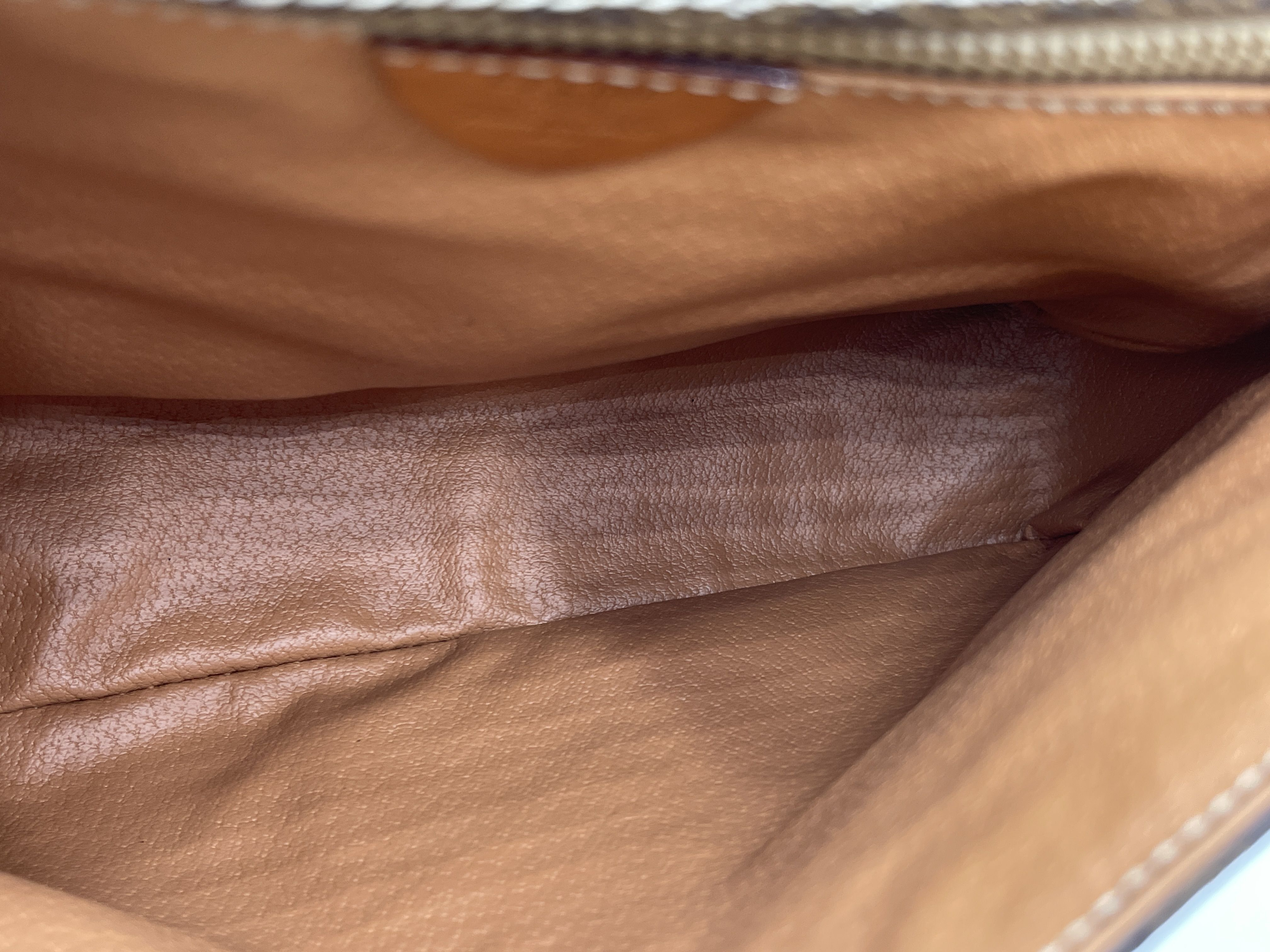 Macadam pattern circle logo shoulder bag — view 10