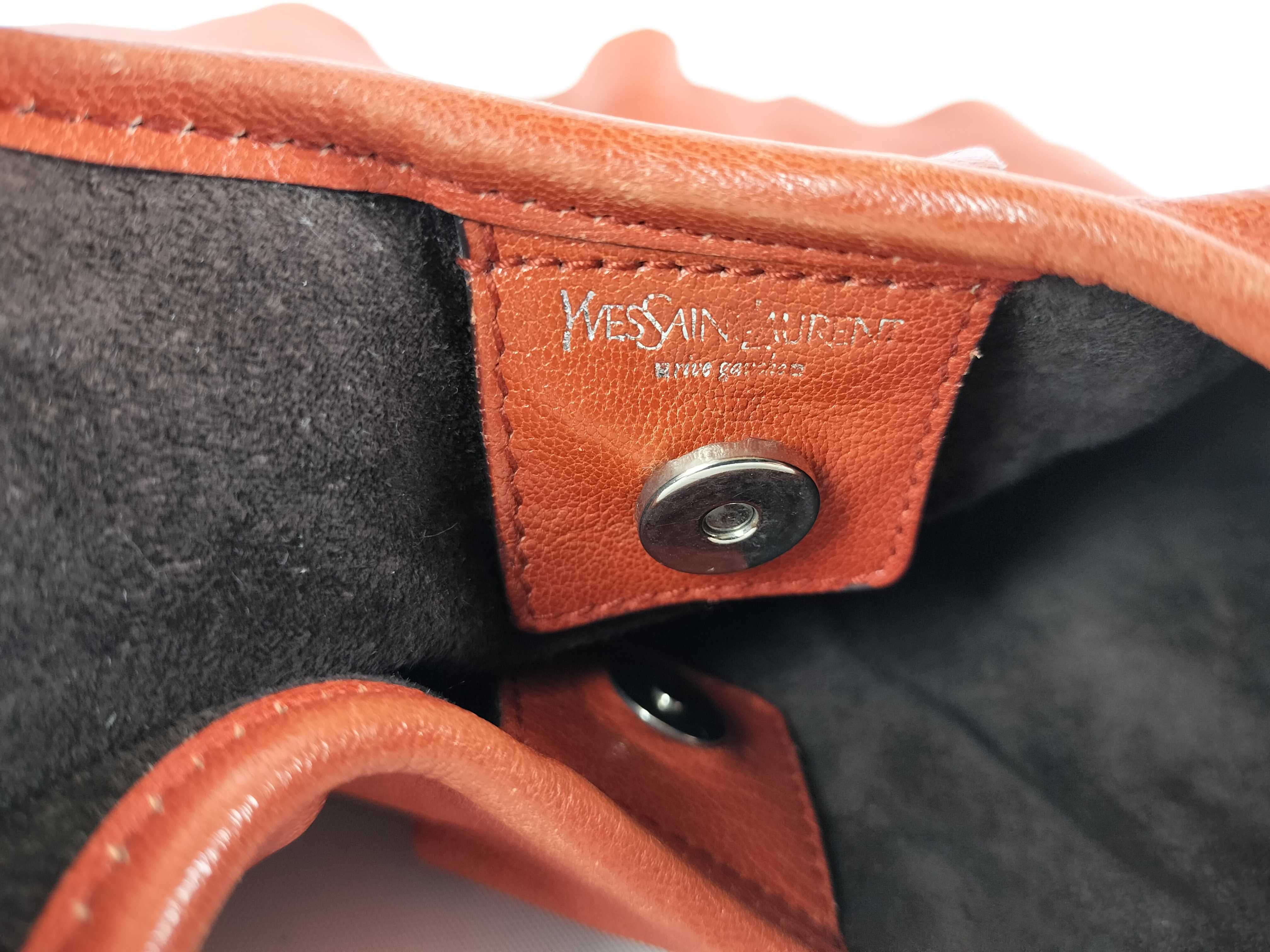 Medium Saint-Tropez Leather One-Shoulder Bag — view 11