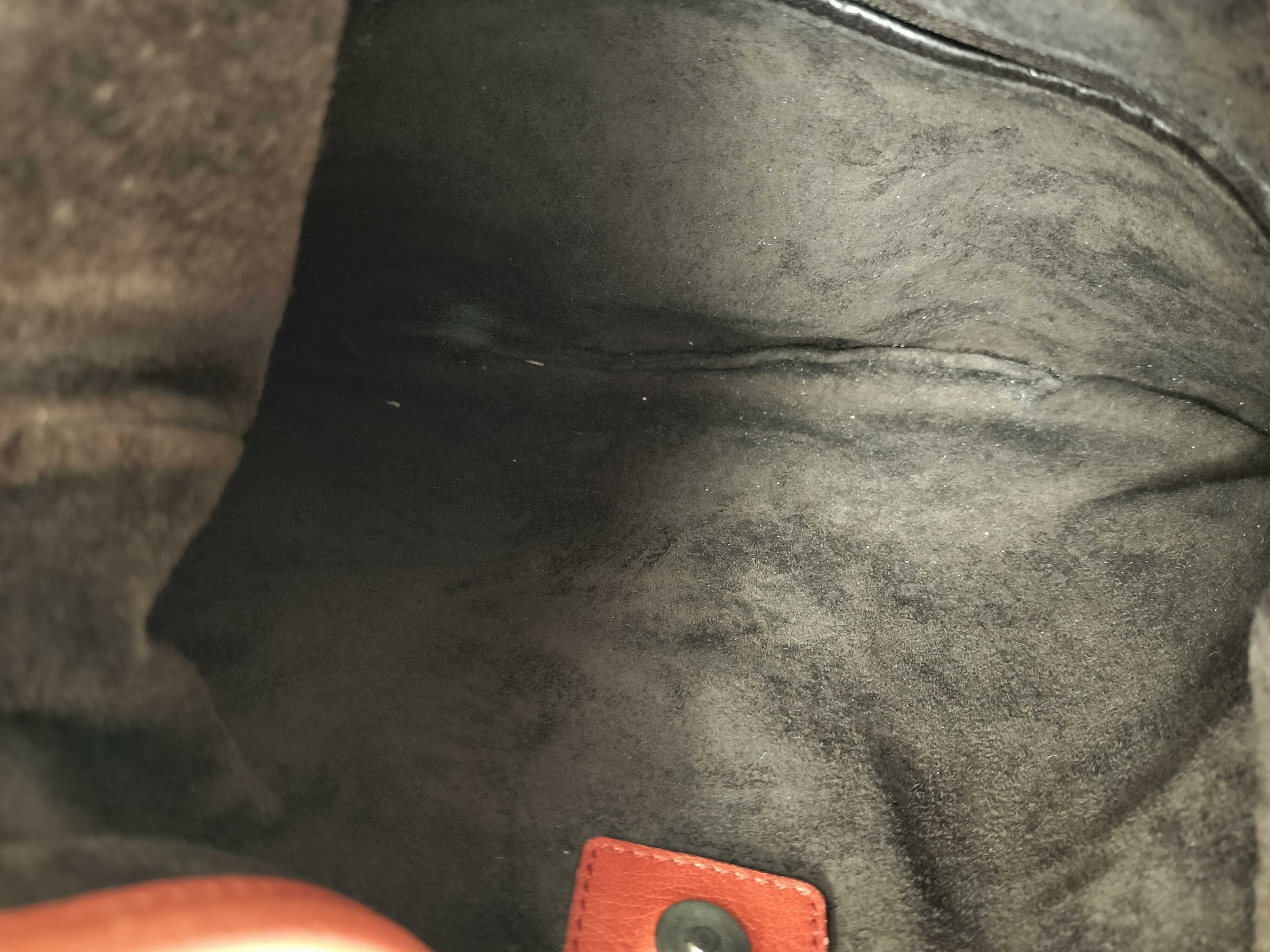 Medium Saint-Tropez Leather One-Shoulder Bag — view 10