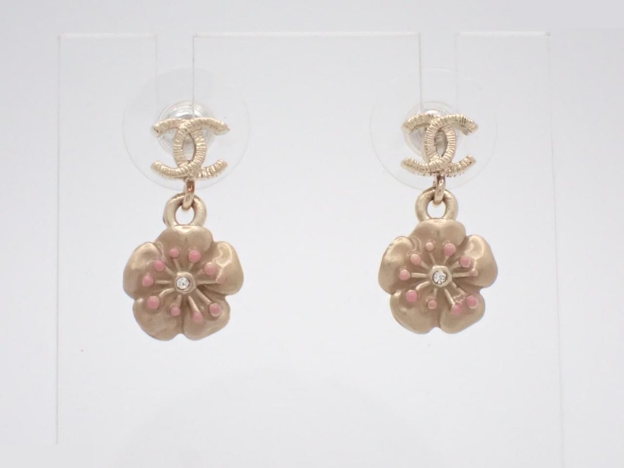 earrings, B13C, Coco Mark flower design, 2cm height, with stone.