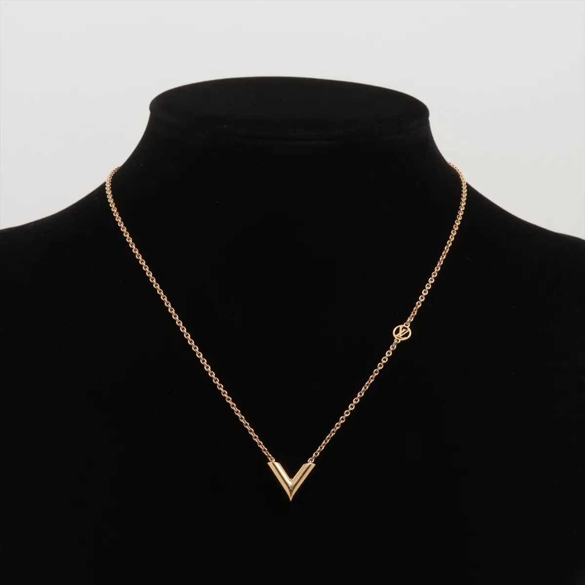 M00857 Essential V LE4275 Necklace, GP Gold. Shows — view 5