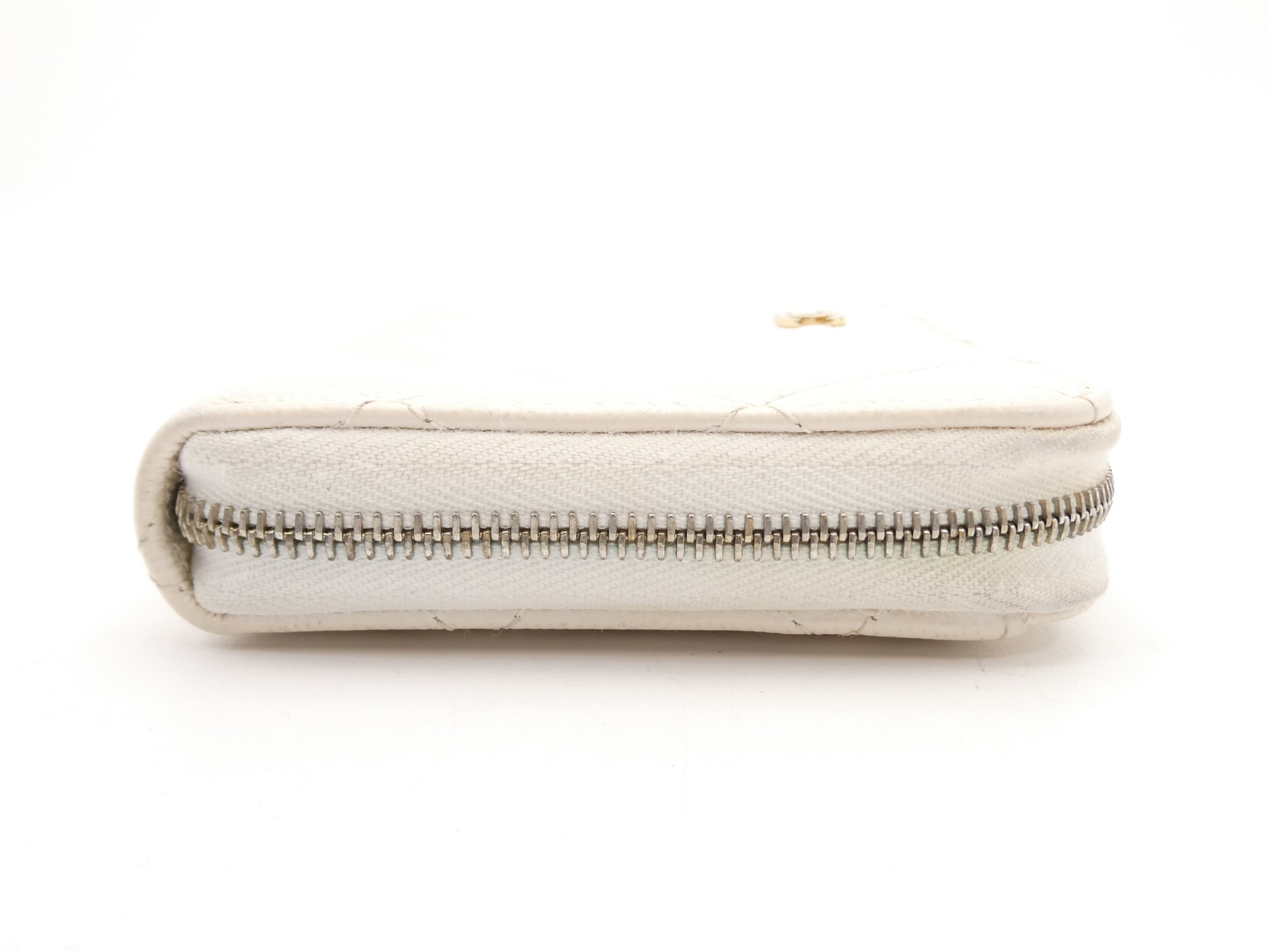 Matelassé Caviar Skin Coco Mark Round Zip Wallet — view 4