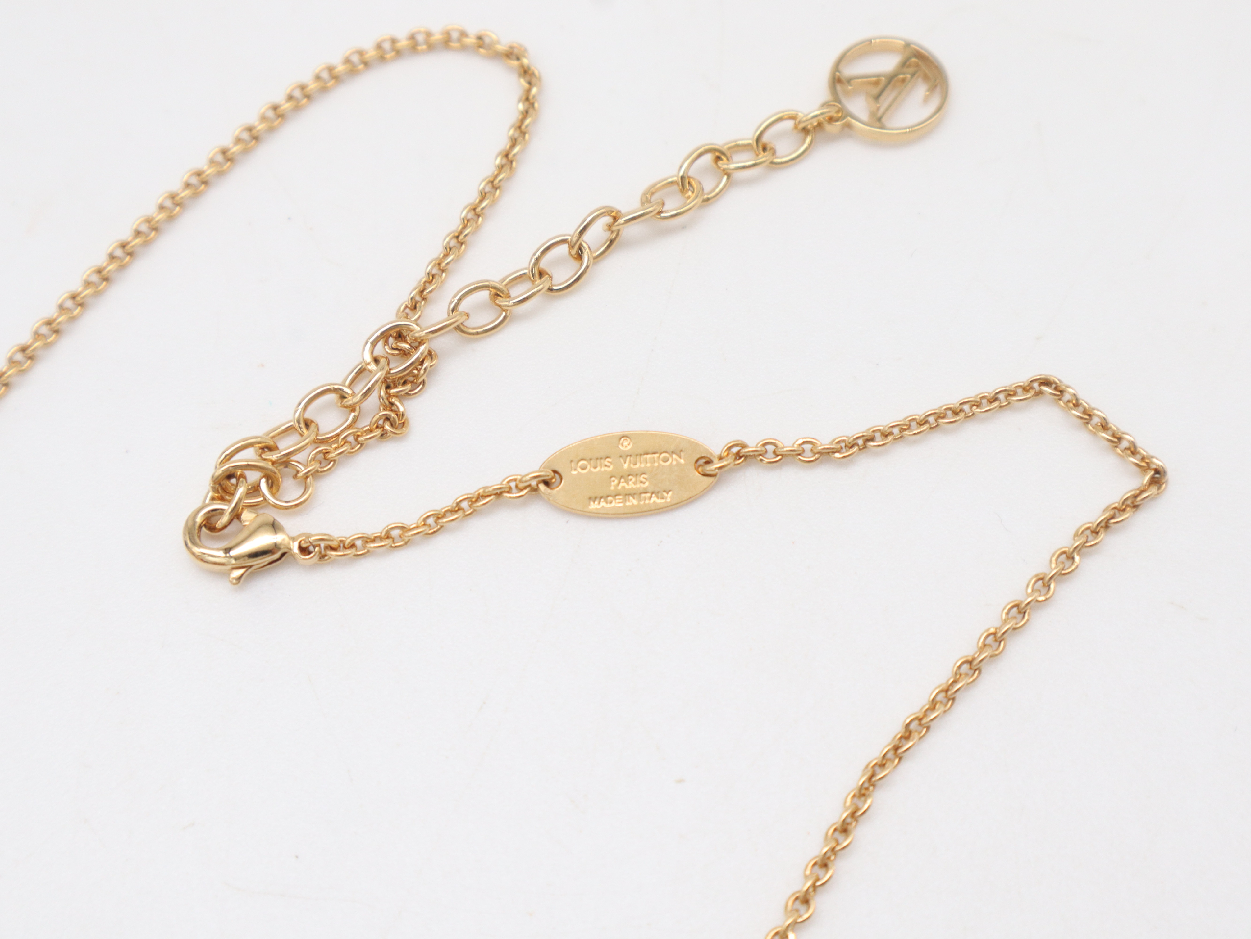M68911 Necklace The Great Essential (with box and dust bag) — view 4