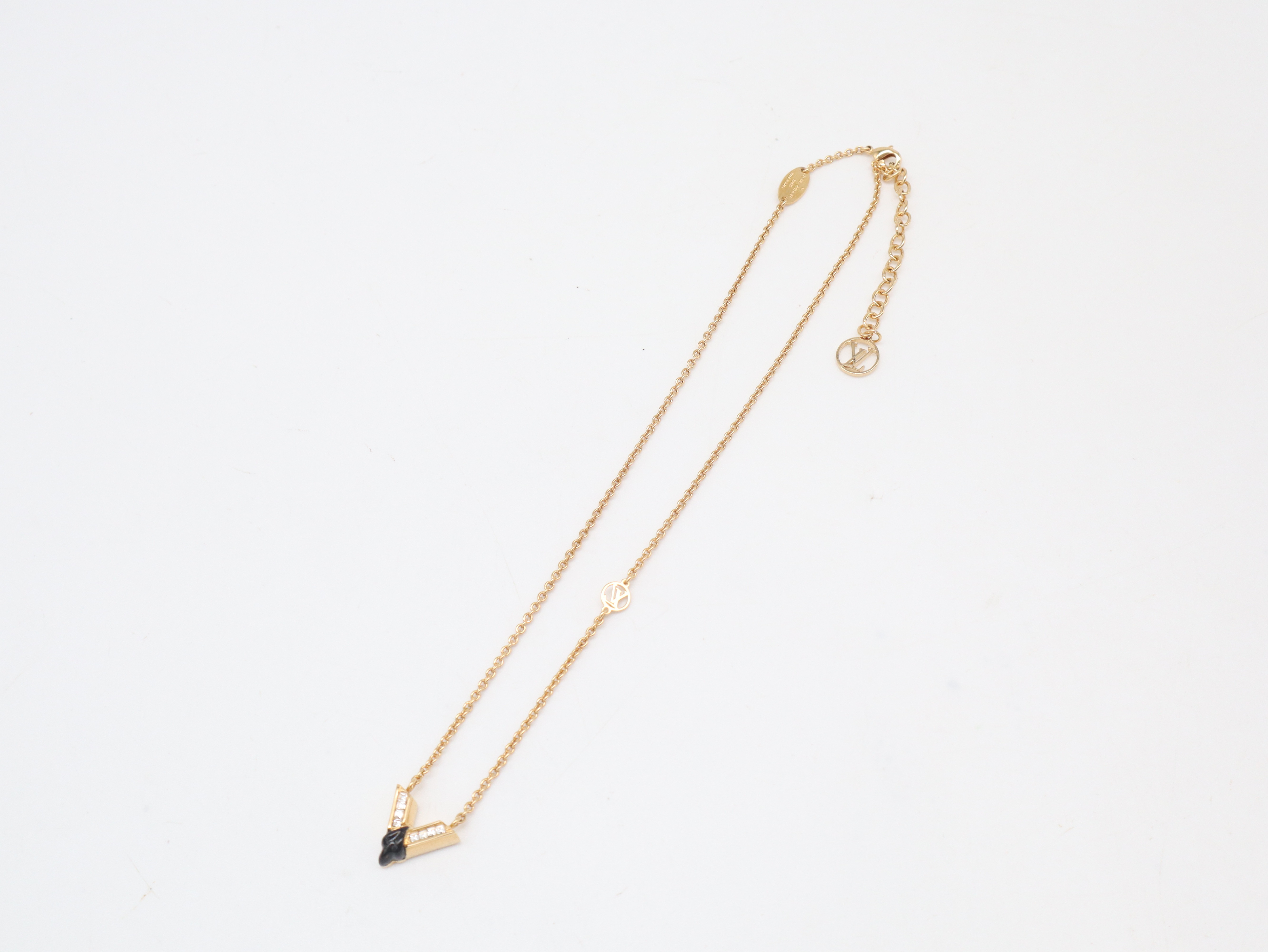 M68911 Necklace The Great Essential (with box and dust bag) — view 5