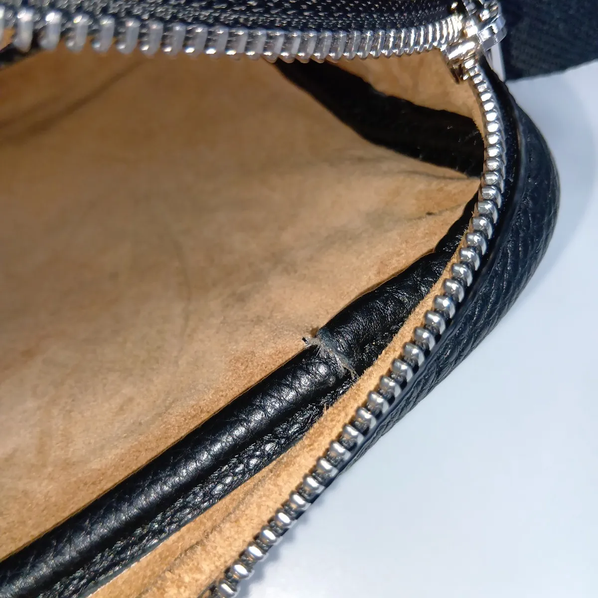 Pebble Messenger Bag, Medium, Leather Shoulder Bag, Black — view 11