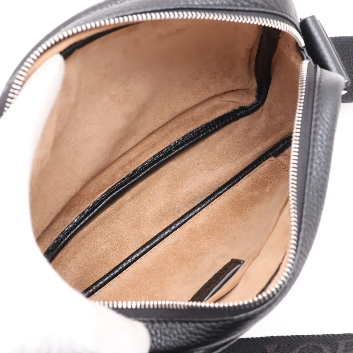 Pebble Messenger Bag, Medium, Leather Shoulder Bag, Black — view 6