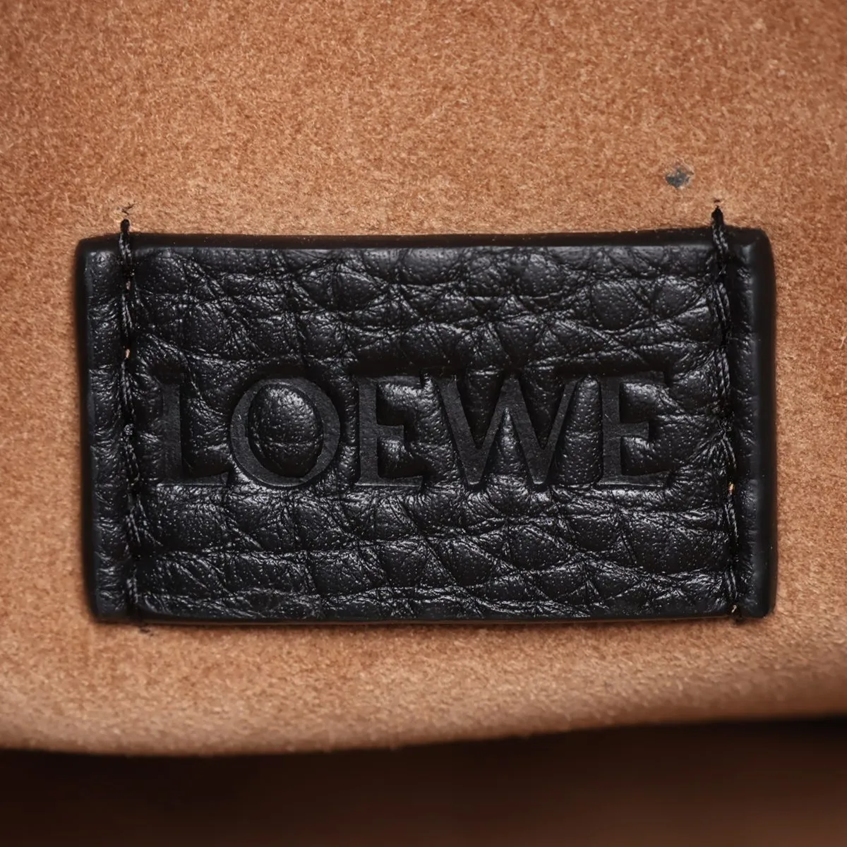 Pebble Messenger Bag, Medium, Leather Shoulder Bag, Black — view 9