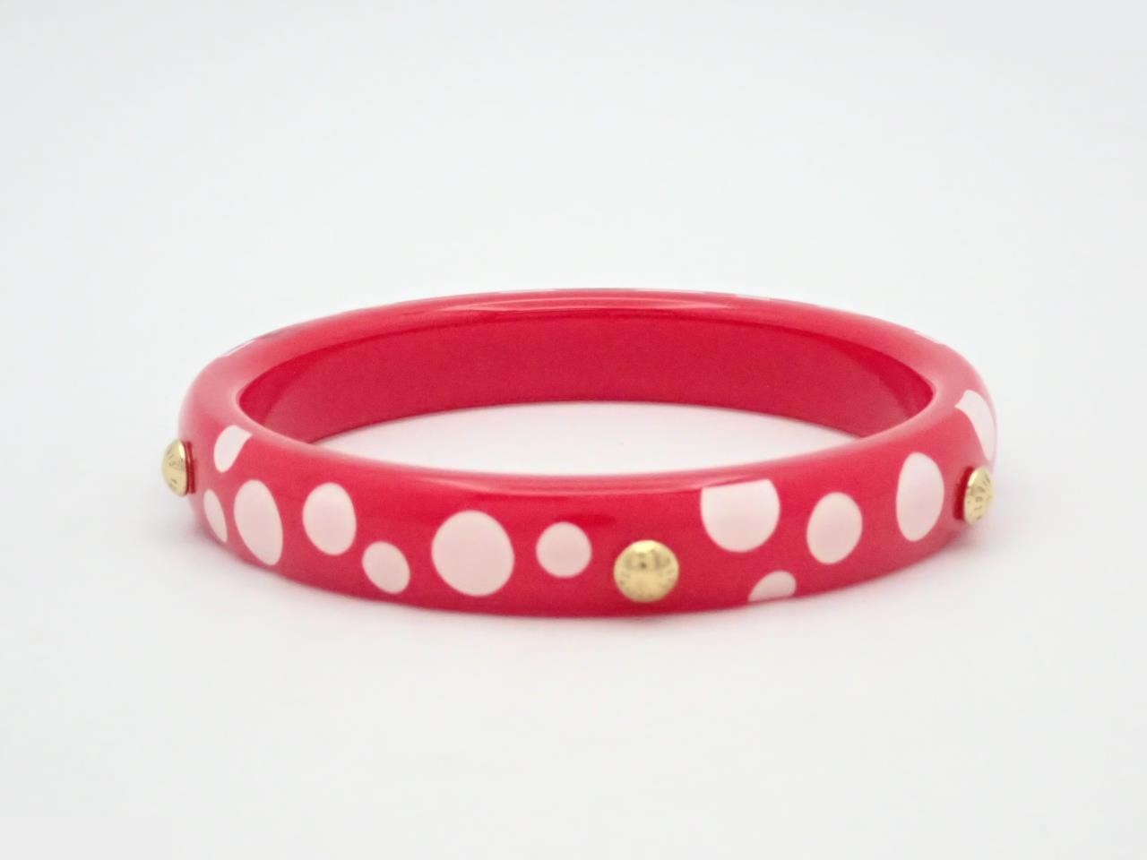 Yayoi Kusama, wrist circumference approximately 21 cm — view 2