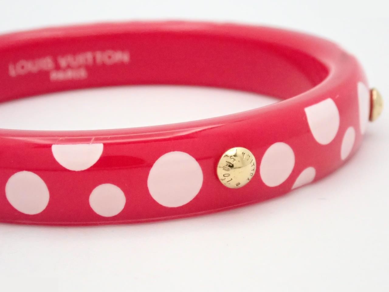 Yayoi Kusama, wrist circumference approximately 21 cm — view 3