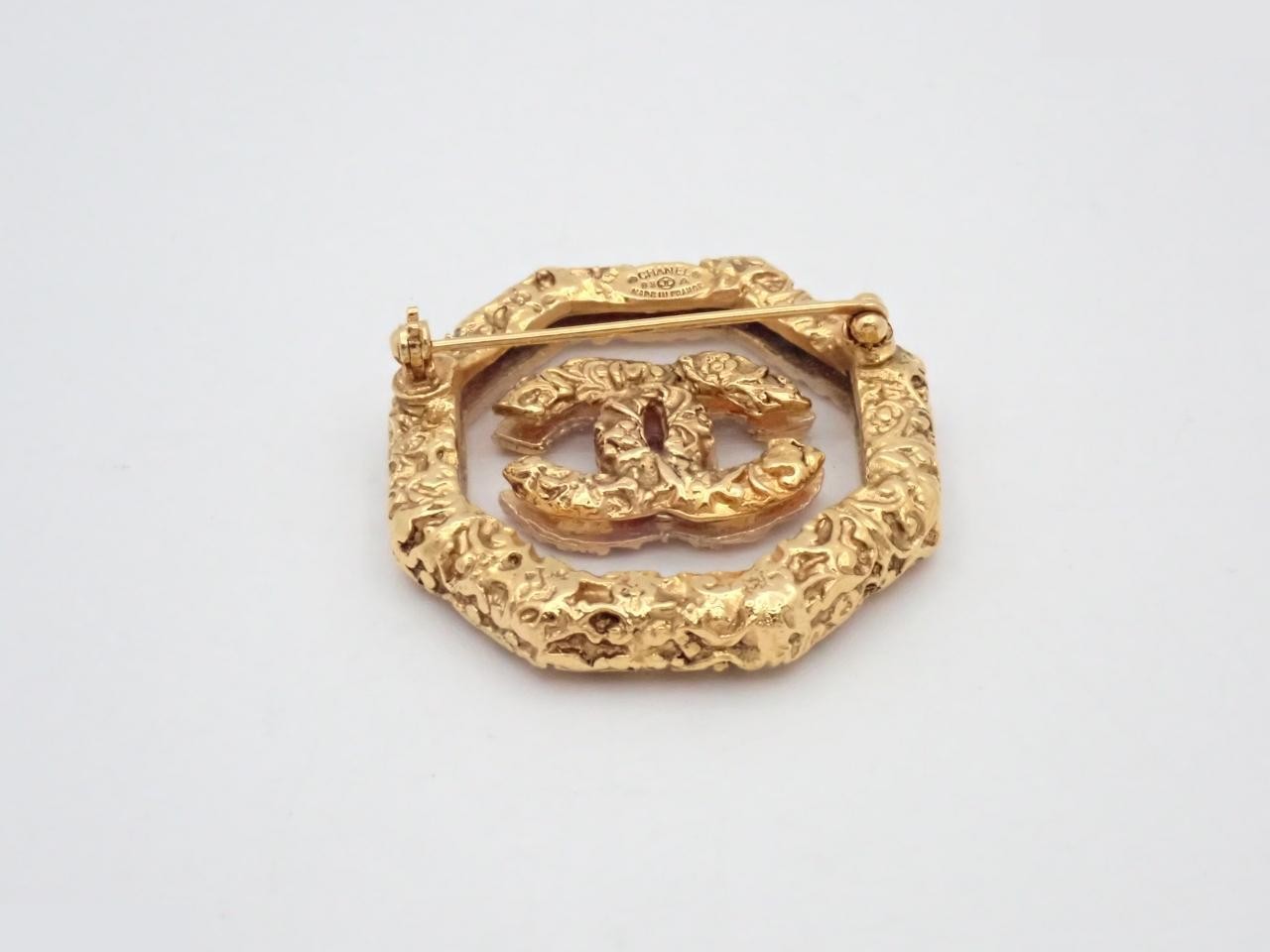 Coco Mark Lava Brooch, Black Circle, 93A Vintage Octagon — view 2
