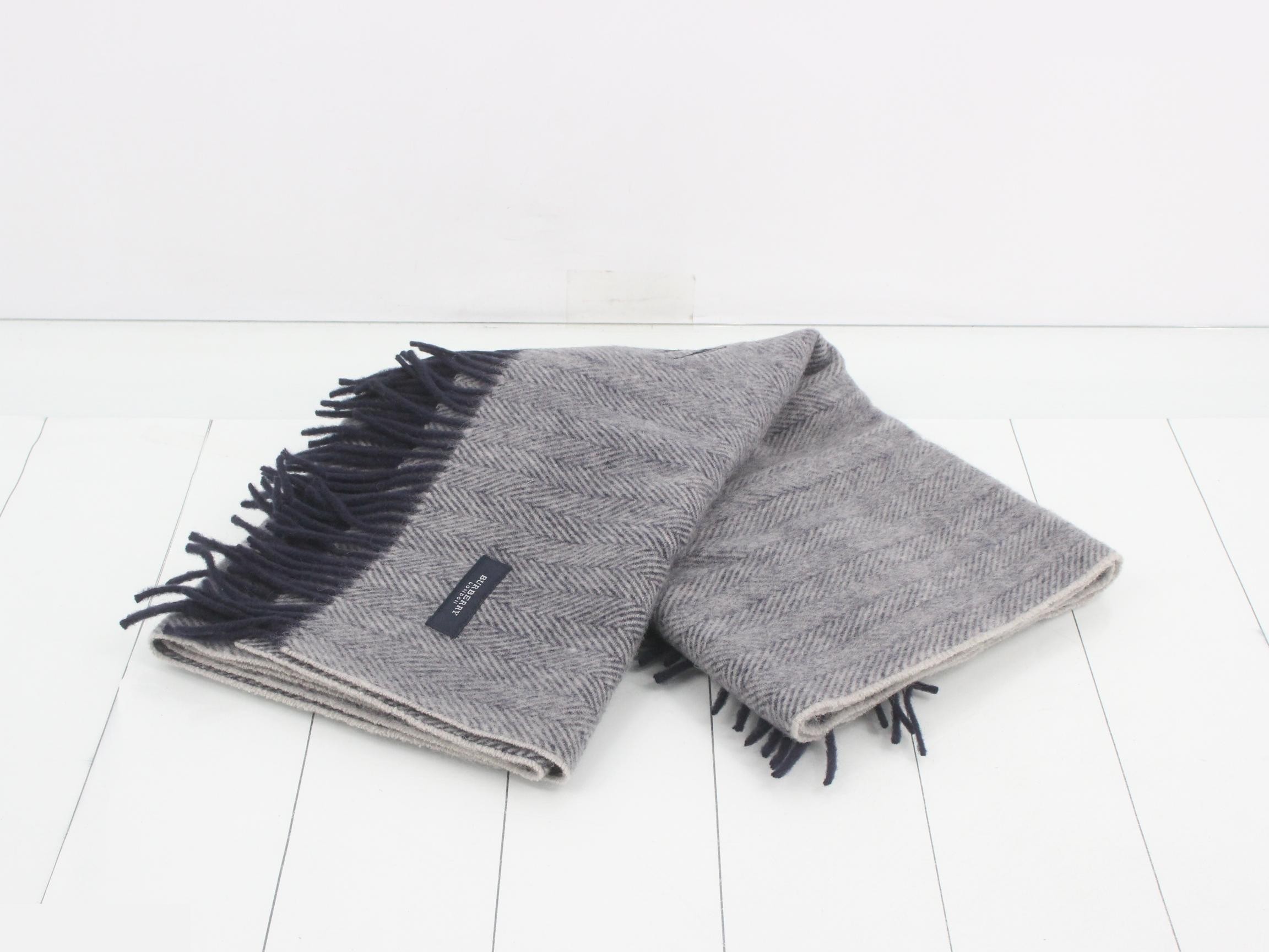 Unused Burberry Nova Check lap blanket/shawl, gray. — view 2