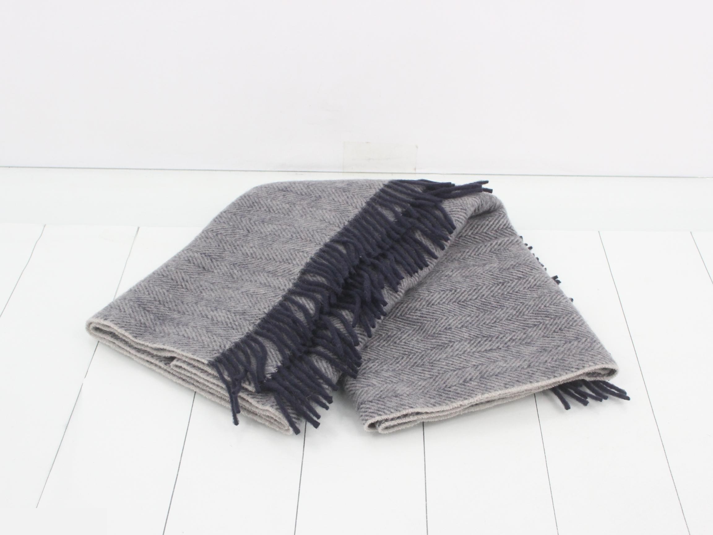 Unused Burberry Nova Check lap blanket/shawl, gray. — view 3