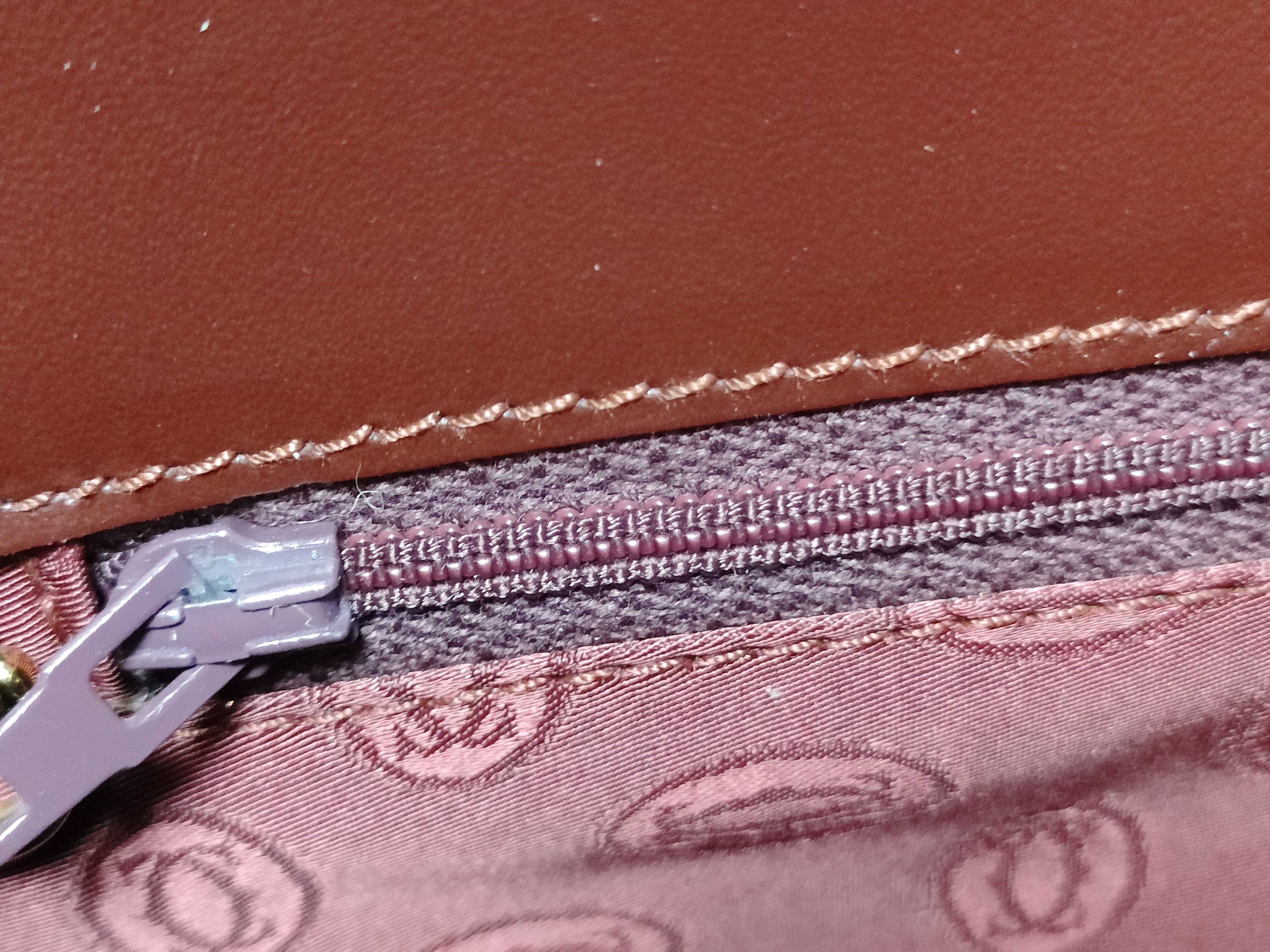 Must line shoulder bag. — view 10