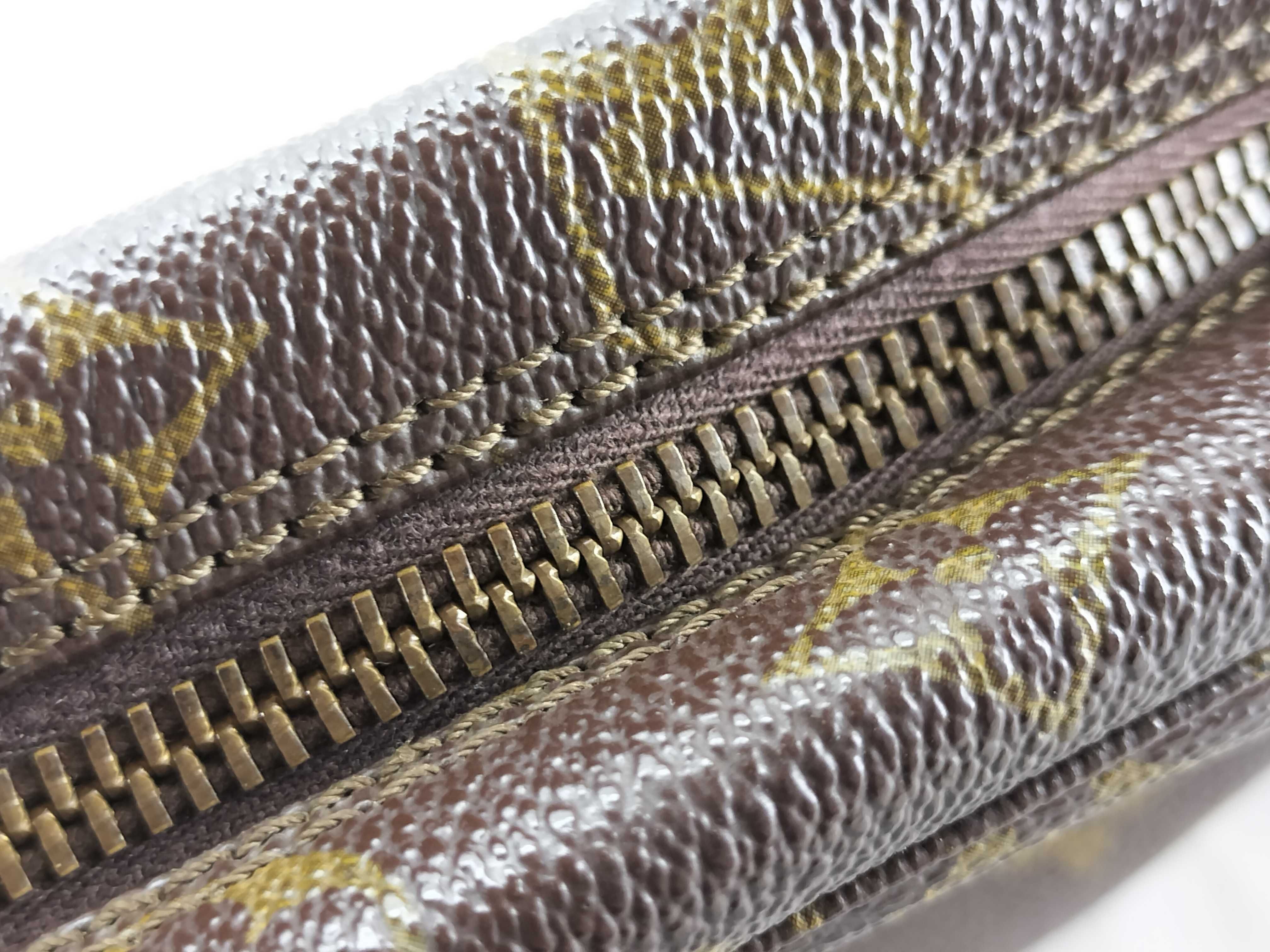 Monogram Louis Vuitton Monogram Truth Toilette 28 M47522 Tag Pouch — view 5