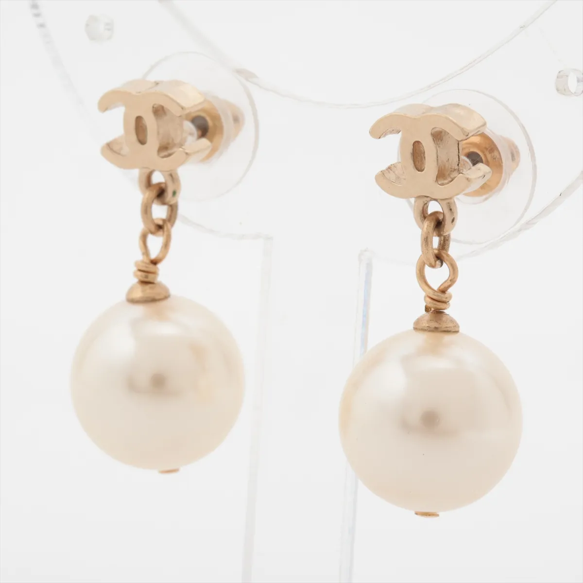 Coco Mark 08P Earrings (for both ears) GP x Fake Pearl Gold — view 3