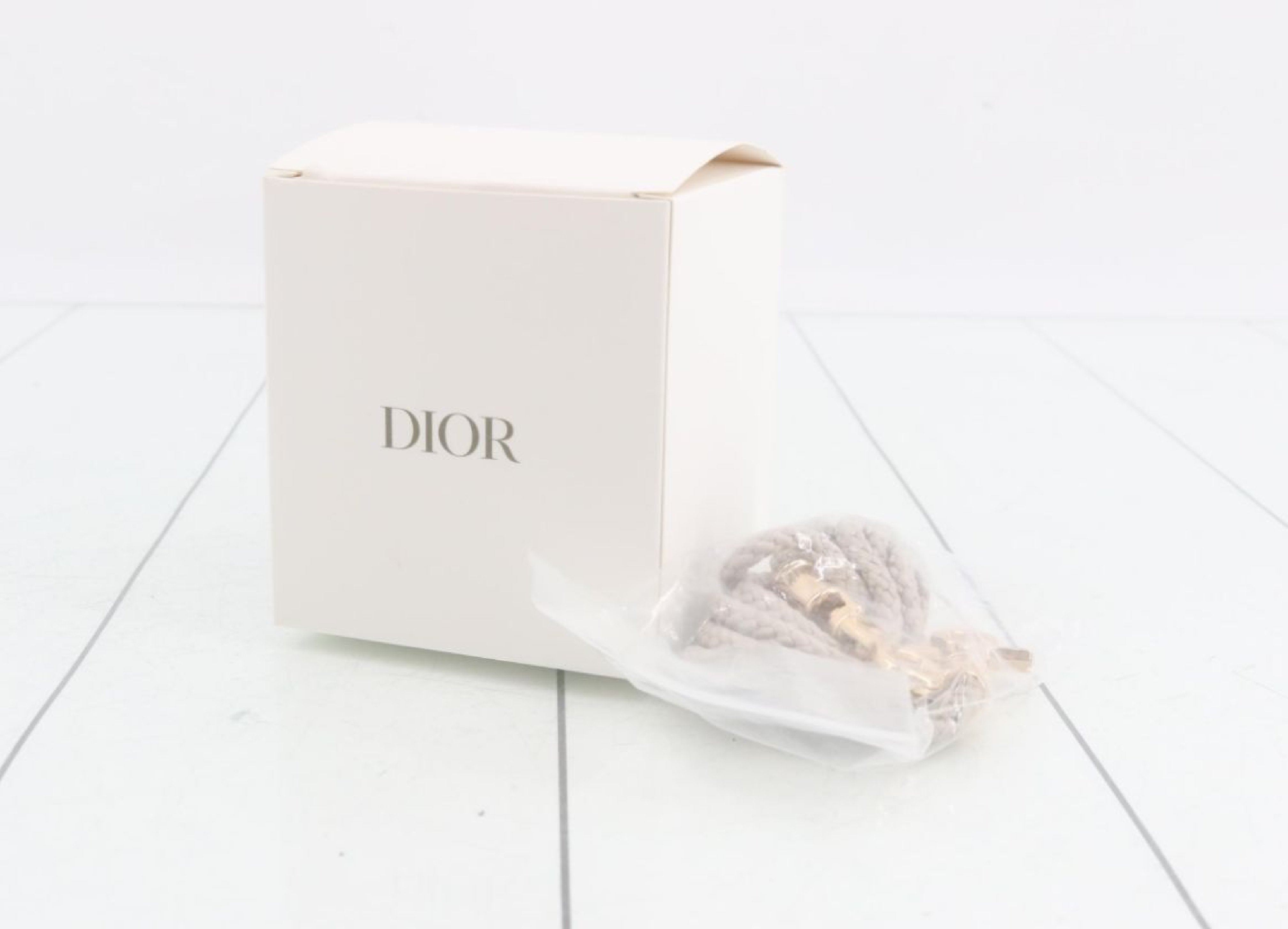 mini pouch with box and strap, shoulder bag. — view 2