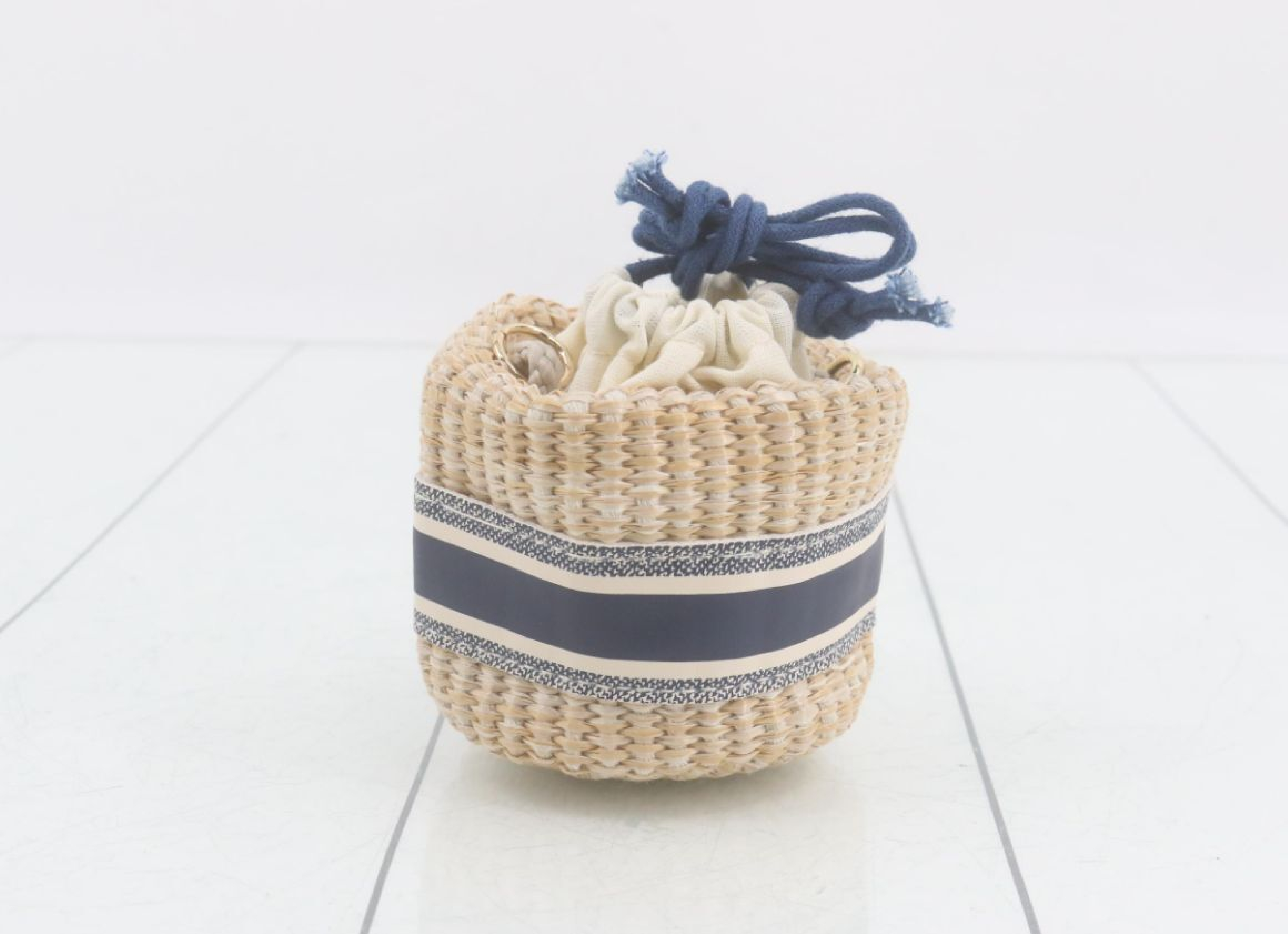 mini pouch with box and strap, shoulder bag. — view 3