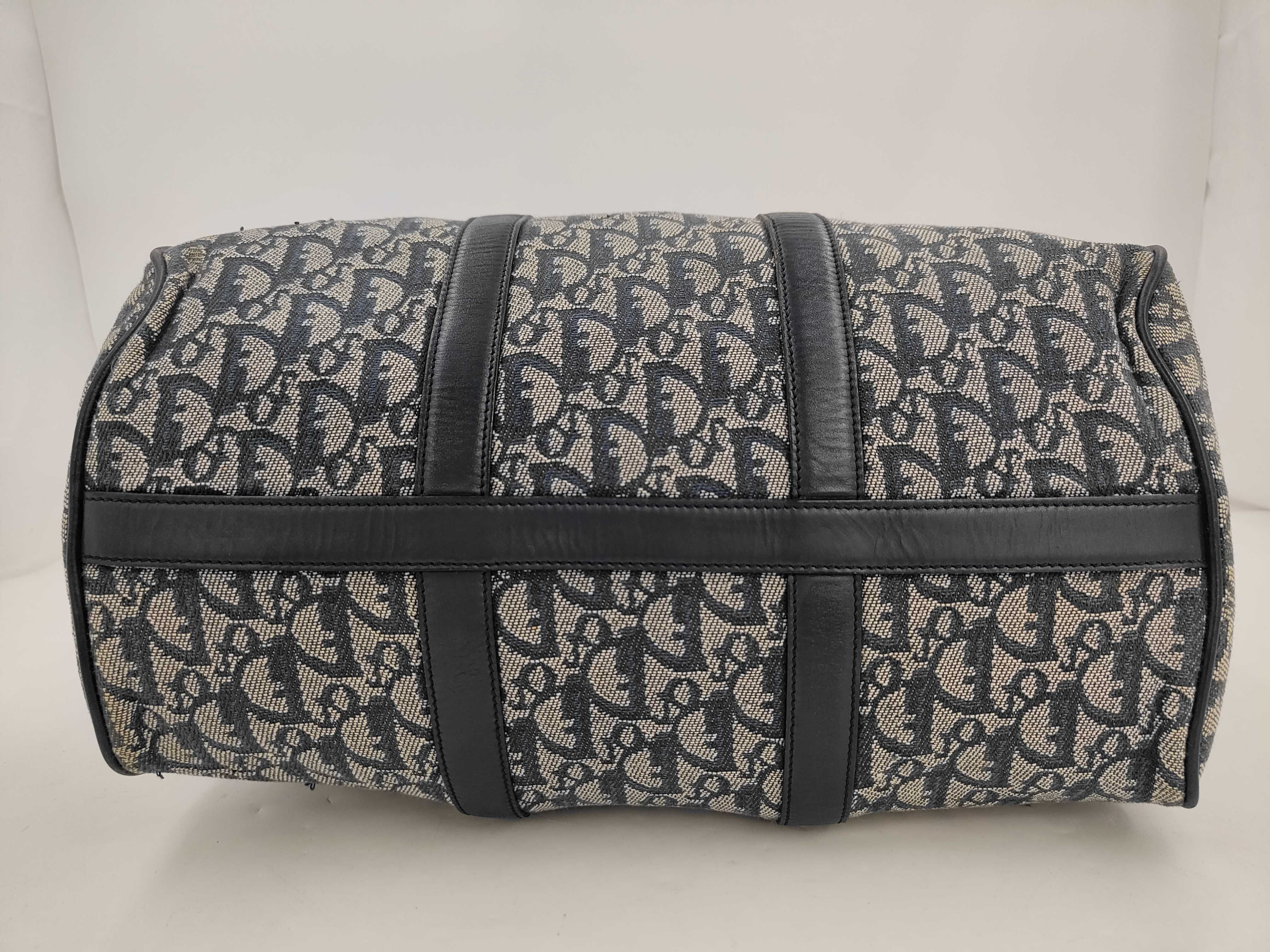 handbag — view 3