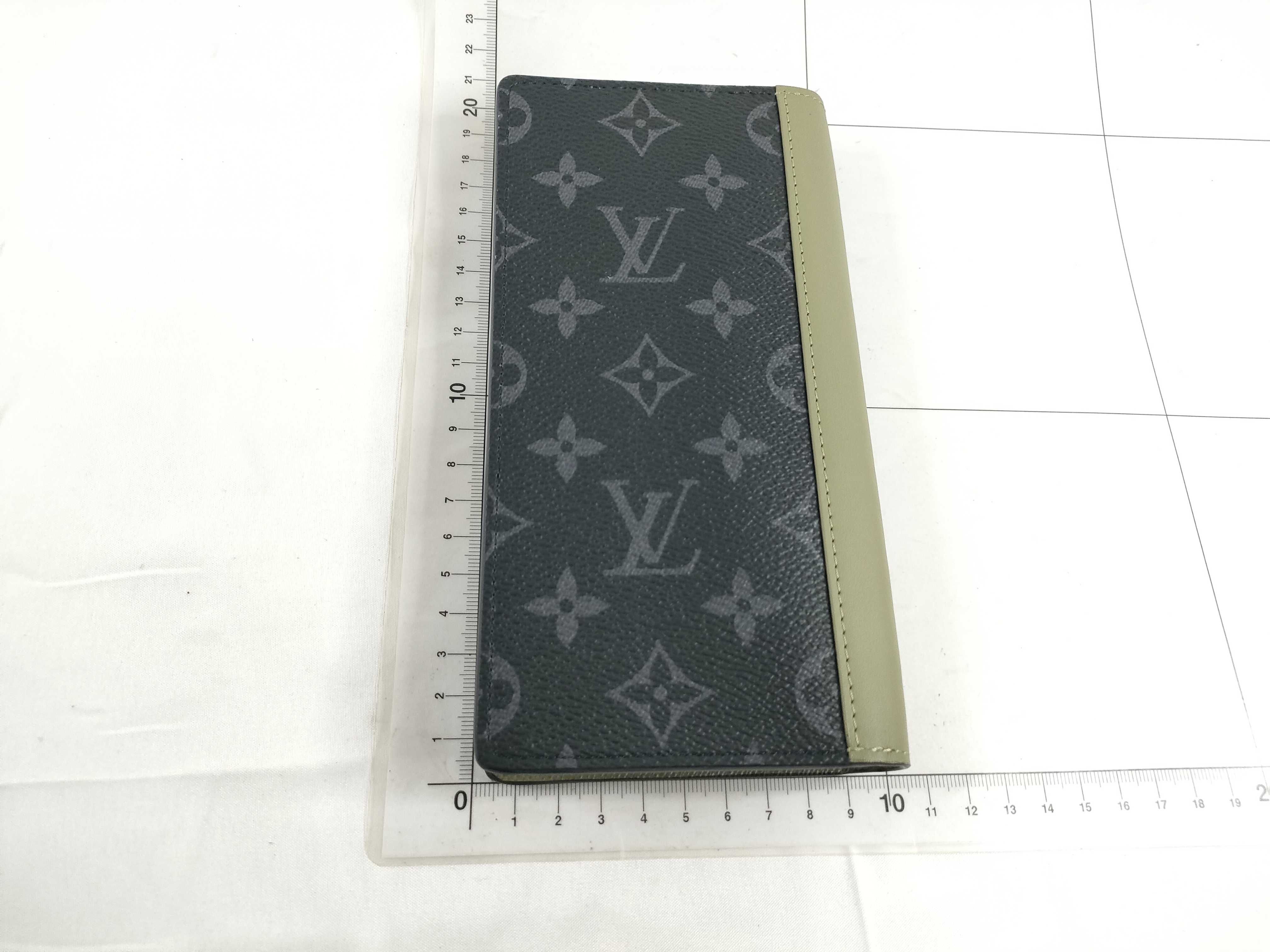 Portefeuille Brazza Long Wallet, Monogram Eclipse Leather, Black/Green, M28815 — view 2