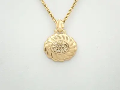 Necklace, chain approximately 41 cm