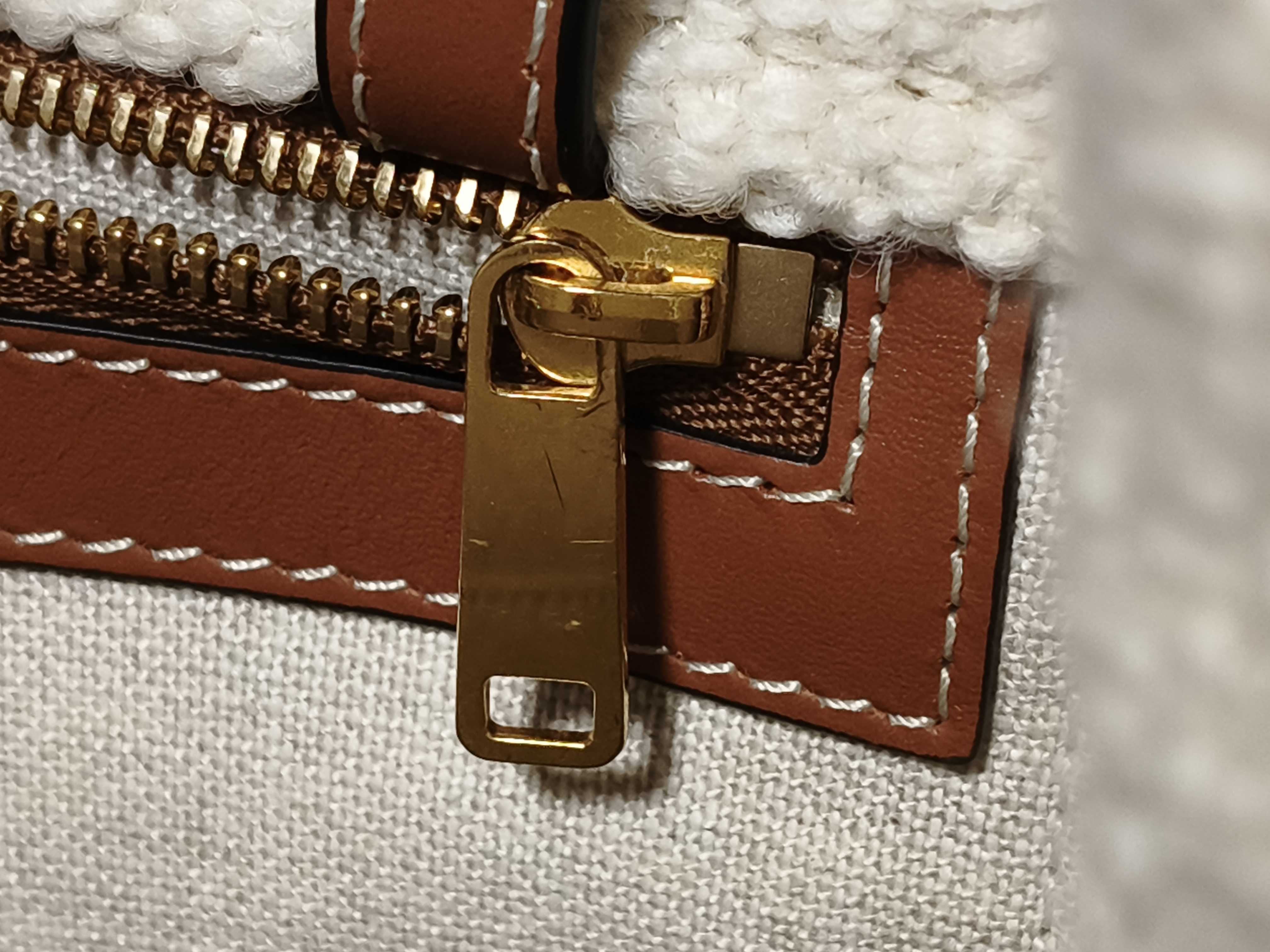 Horizontal Hippo Pile Off-White x Yellow Tote Bag — view 13