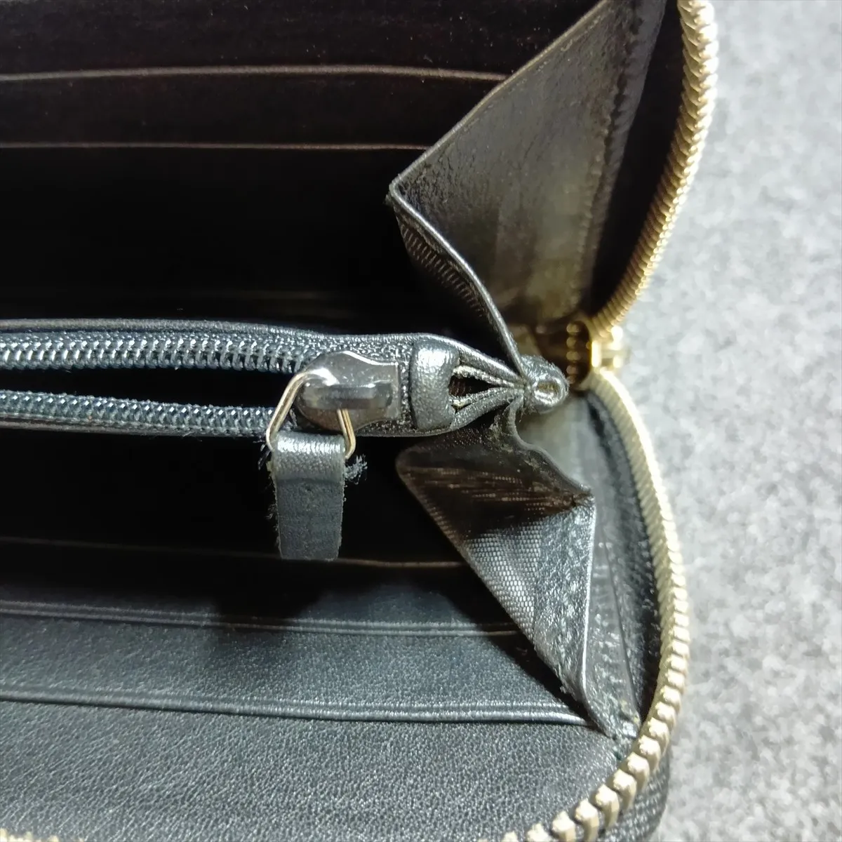 Microguccissima 544473 Leather Round Zip Wallet, Black, with G stamp. — view 9