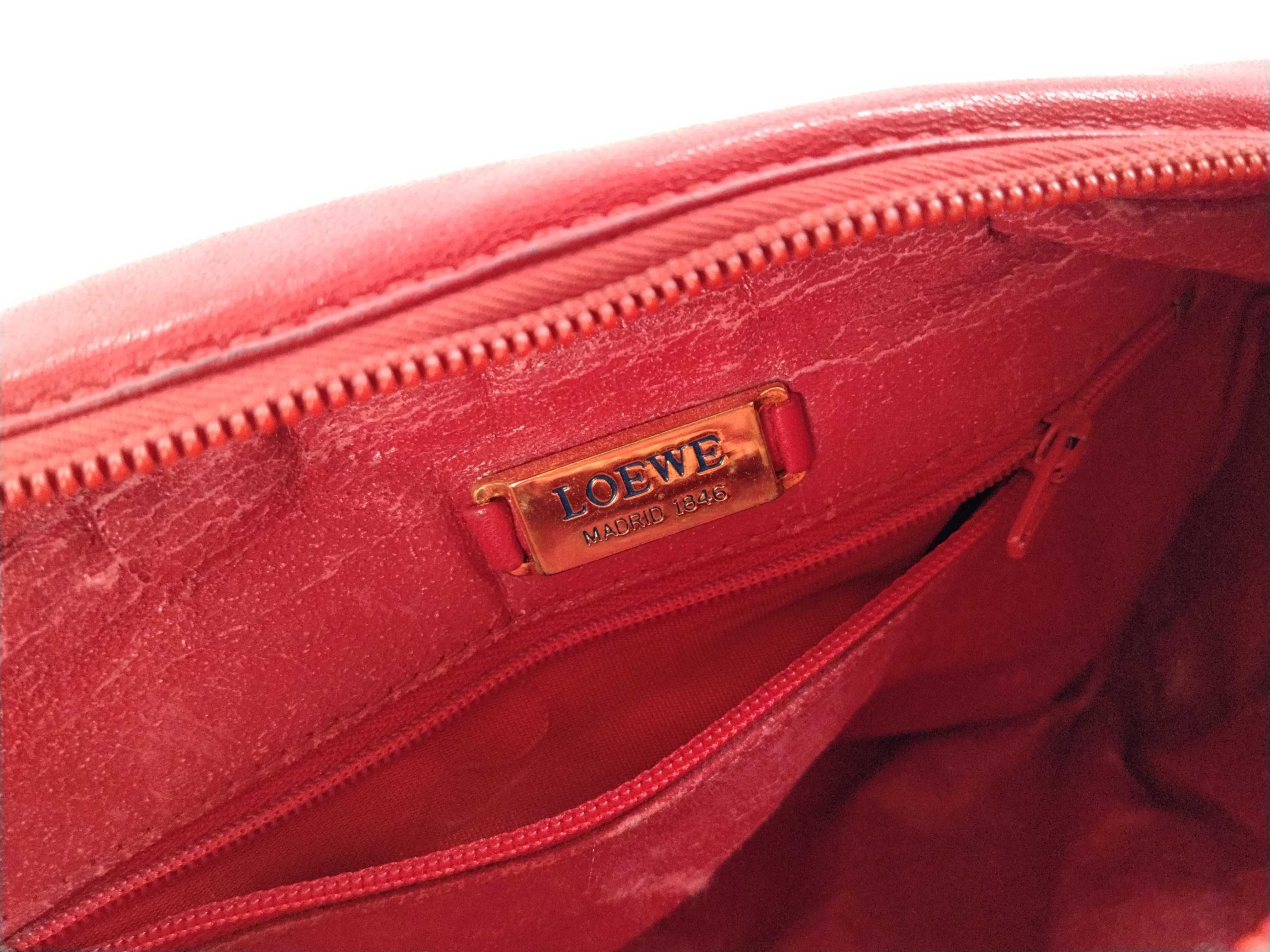 Anagram Leather Shoulder Bag — view 12