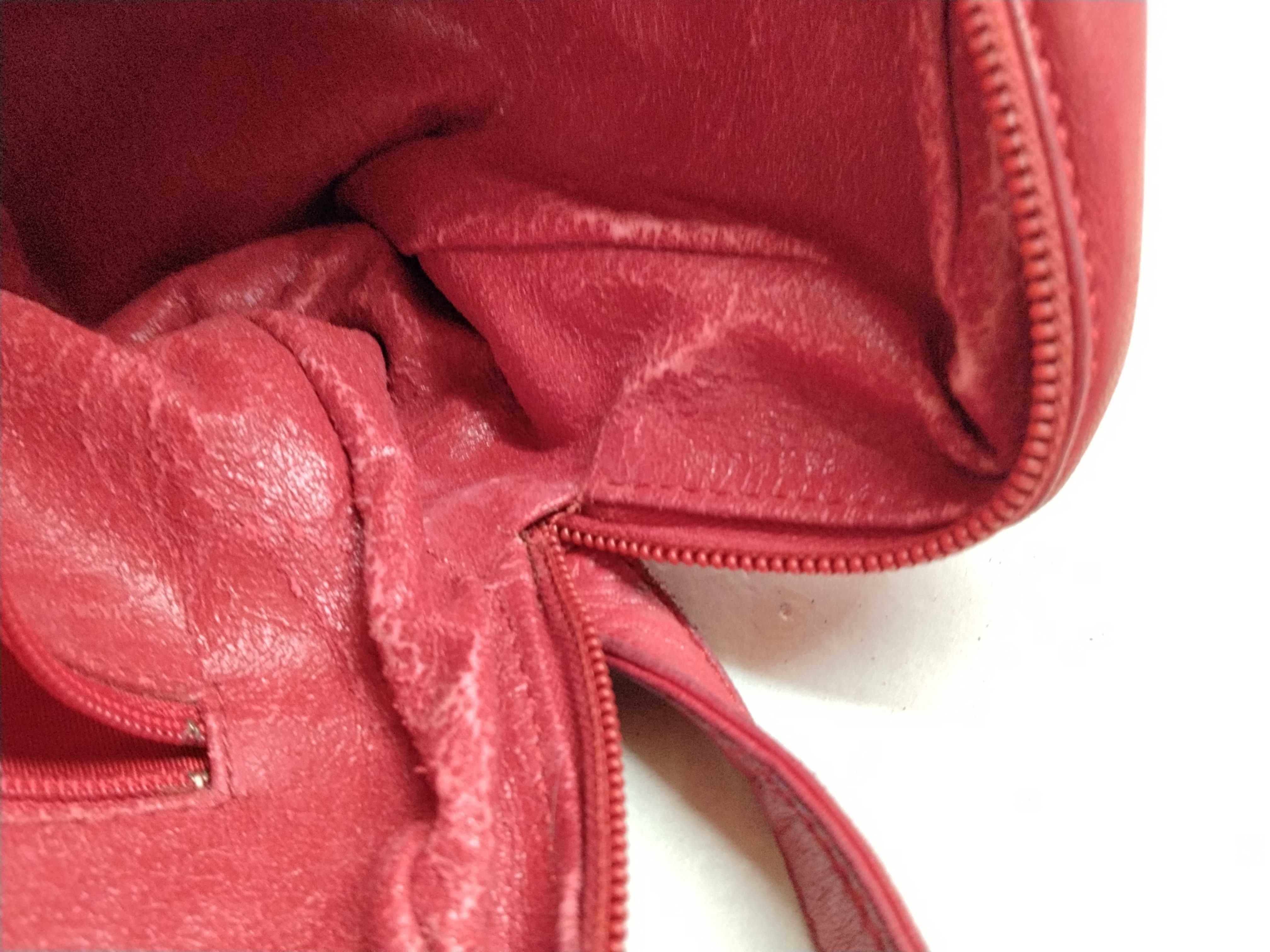 Anagram Leather Shoulder Bag — view 13
