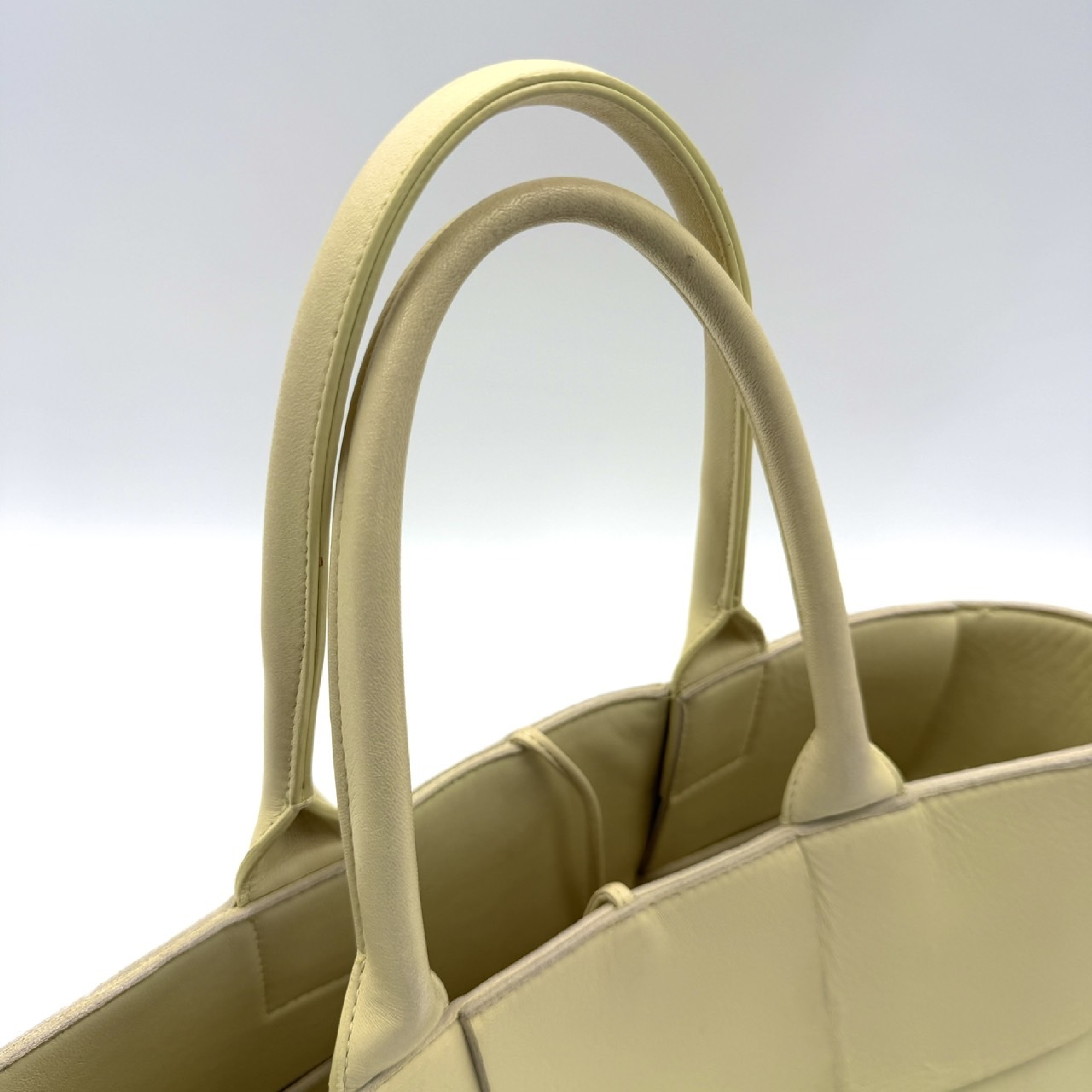 Maxi Intrecciato Arco Tote Yellow Handbag — view 5