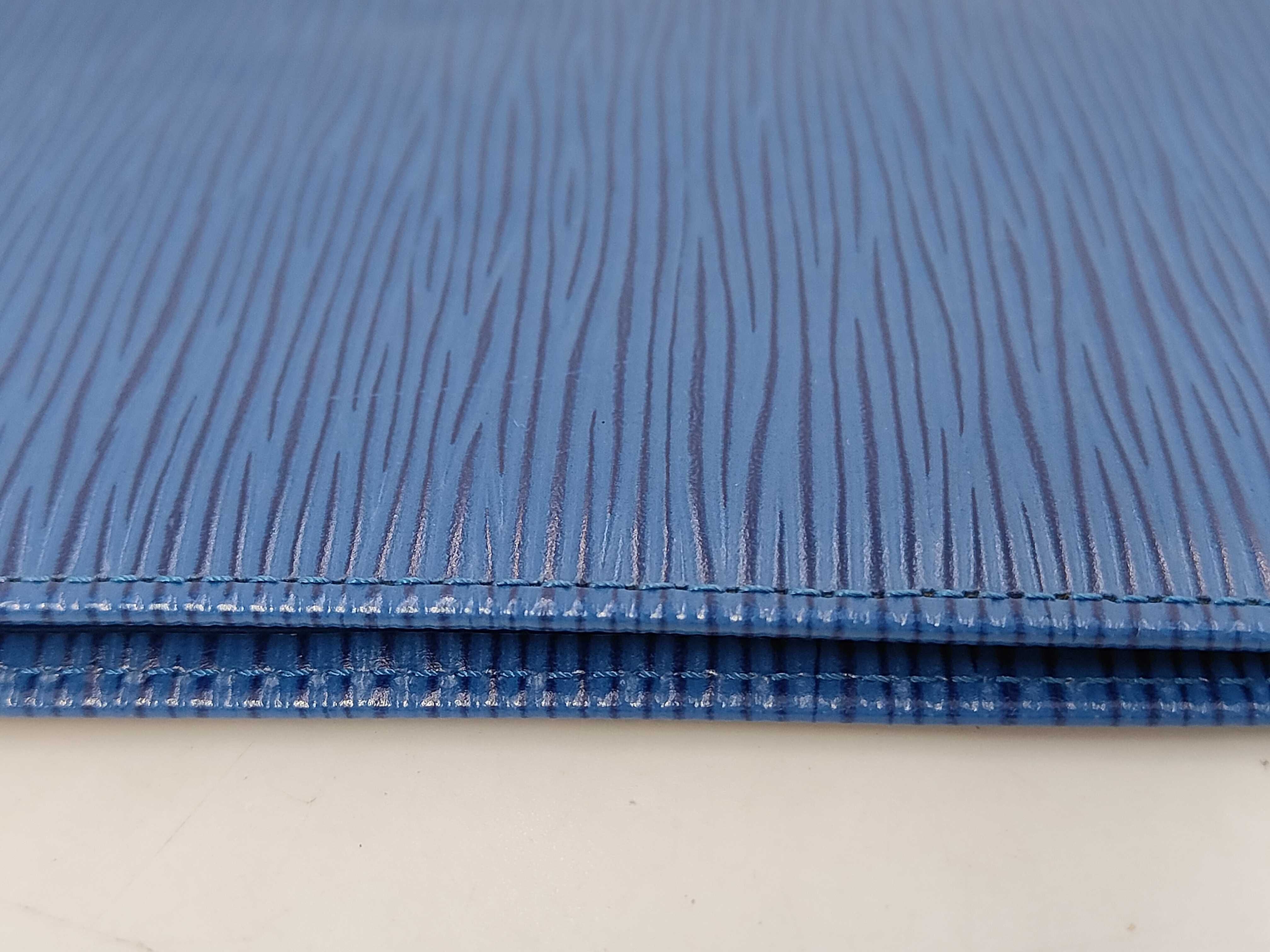 M63215 Epi Portecarte Credit Toledo Blue Card Case — view 8