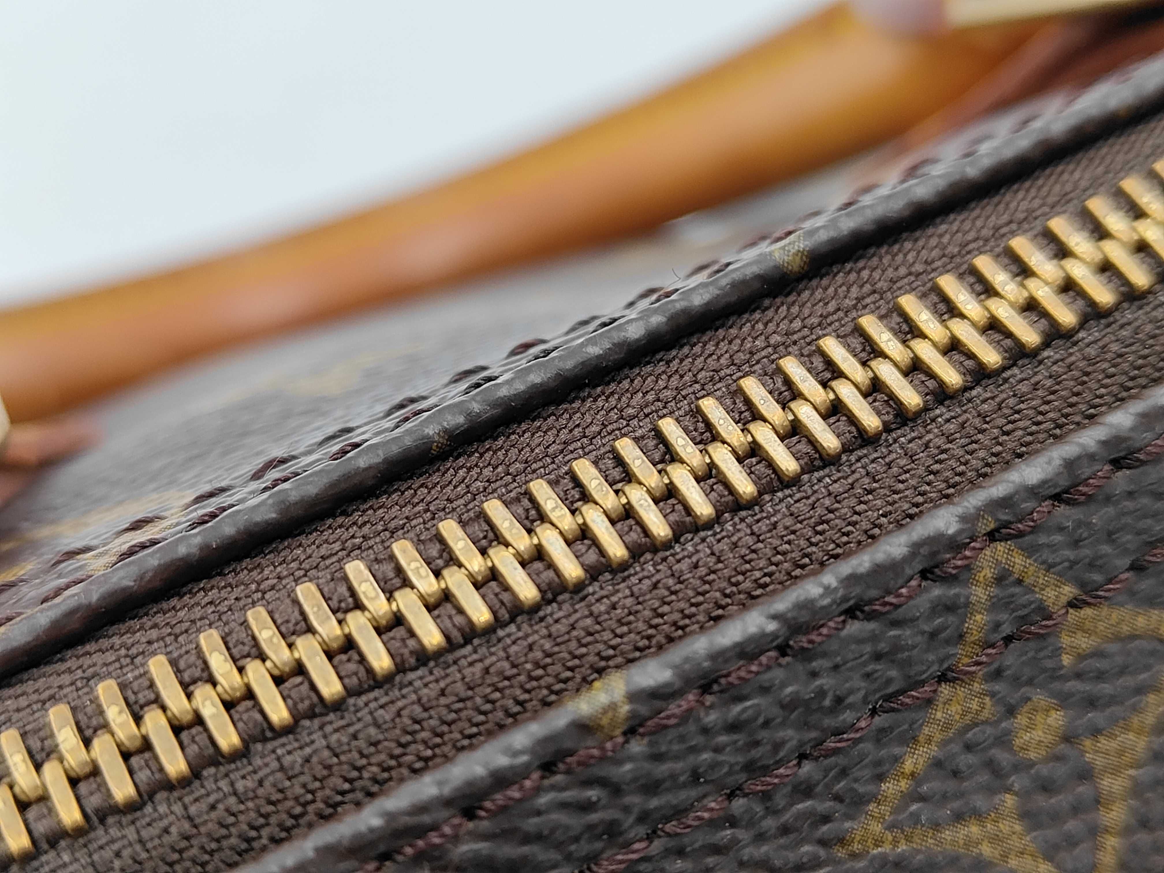 LV Monogram Speedy 25 Handbag — view 8