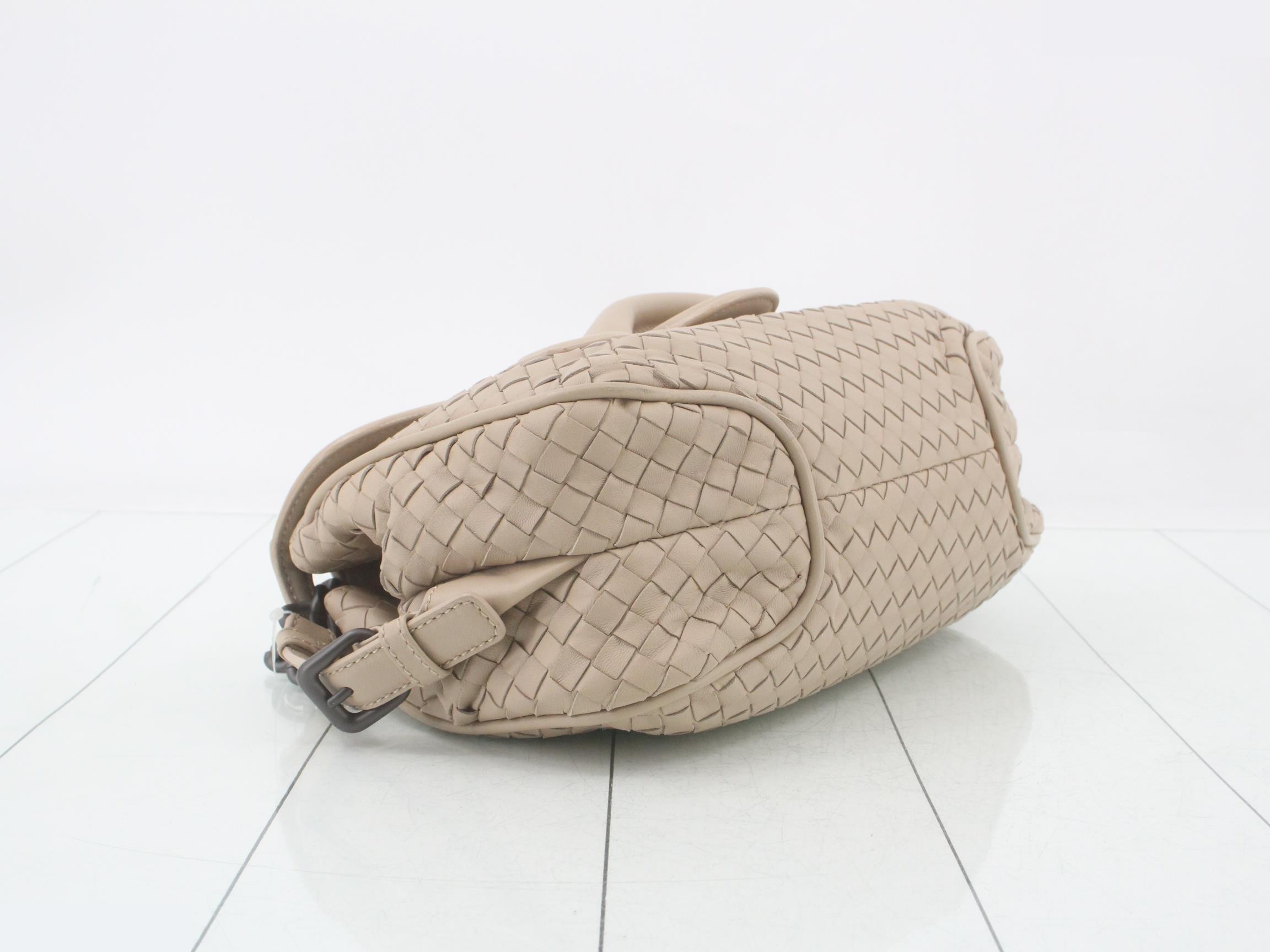 Intrecciato Shoulder Bag, Leather, Beige — view 5