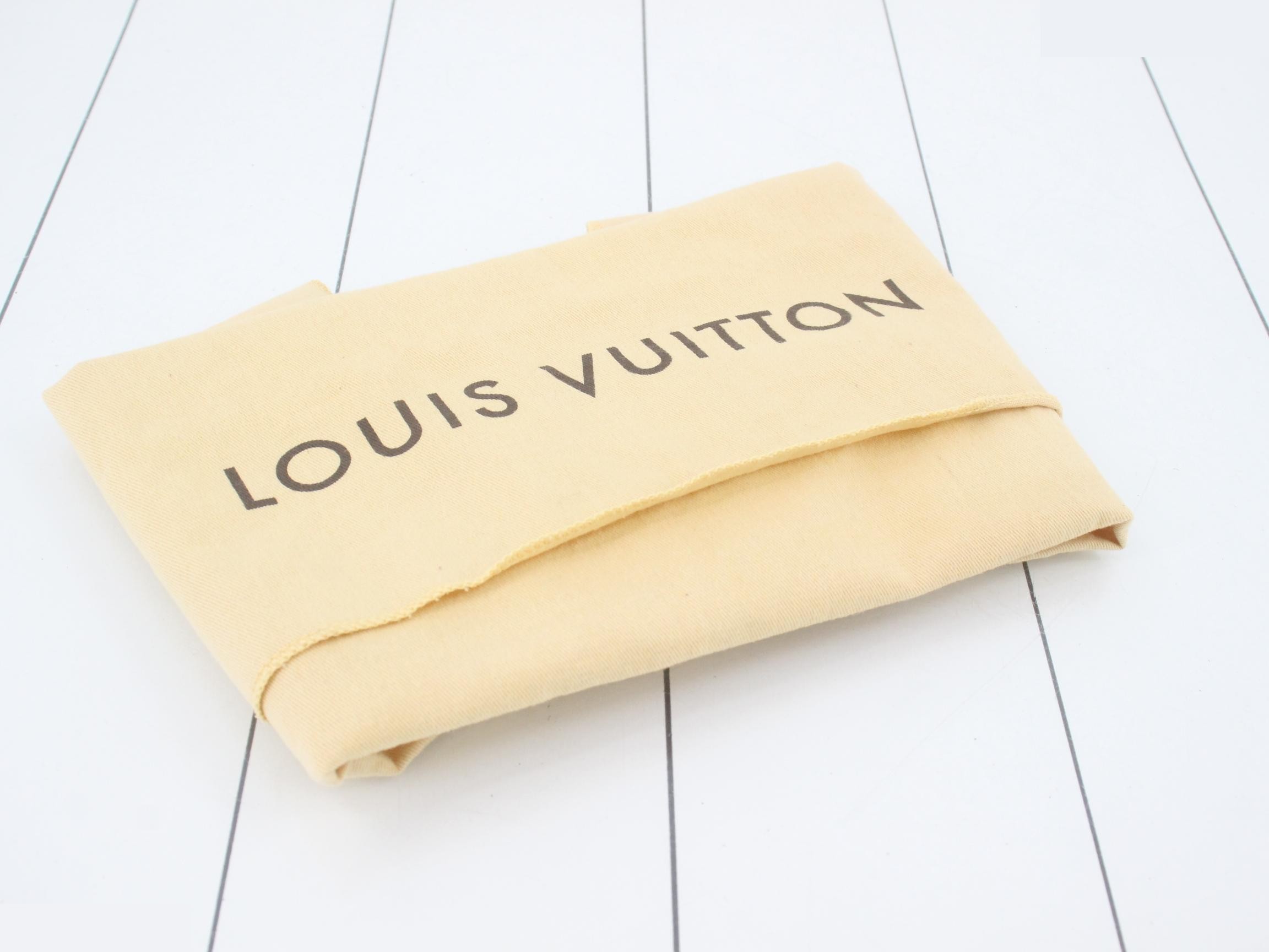 Verona PM DU0193 - Includes dust bag, clochette, key, and 2 keys. — view 7