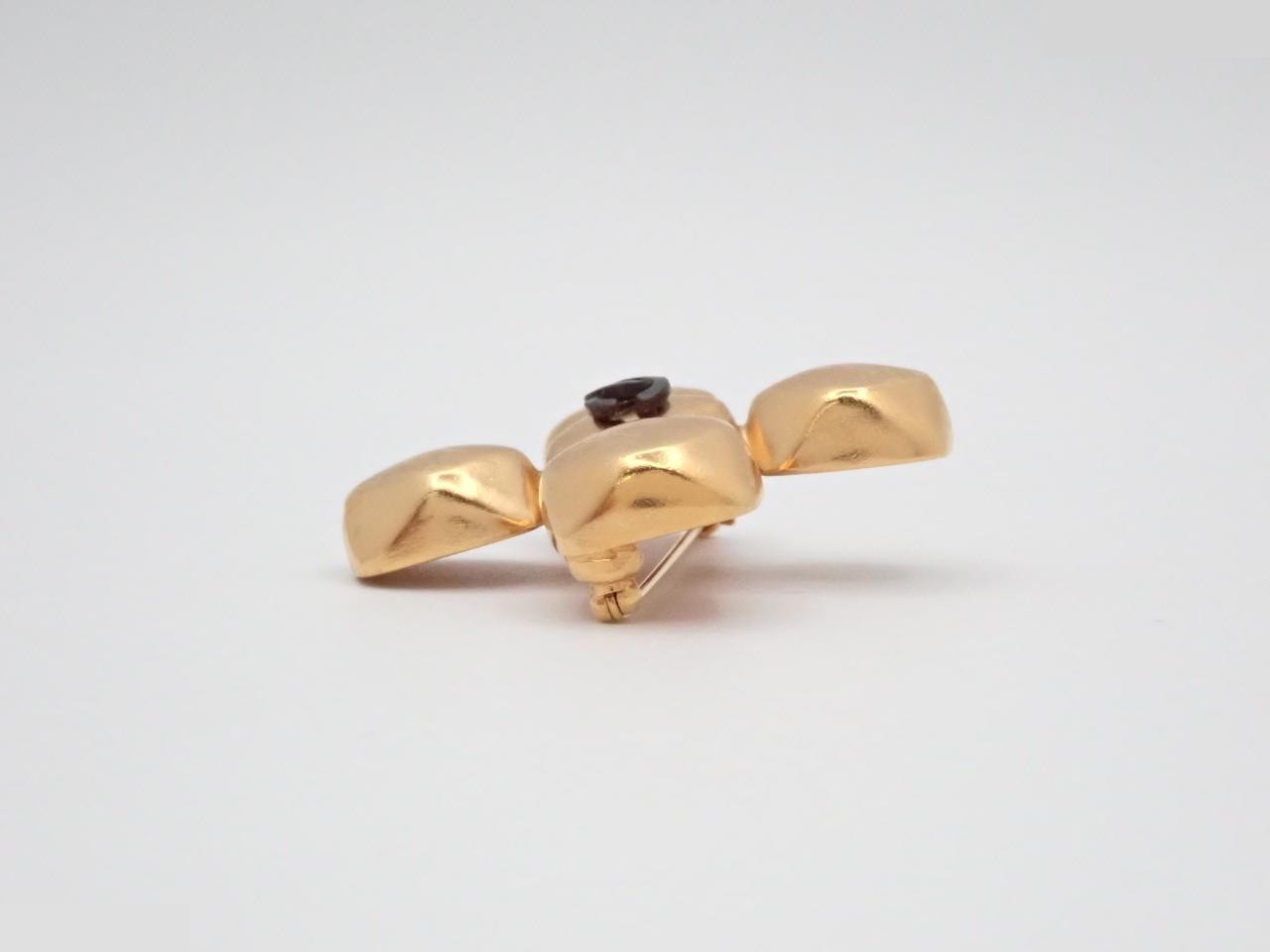brooch — view 3