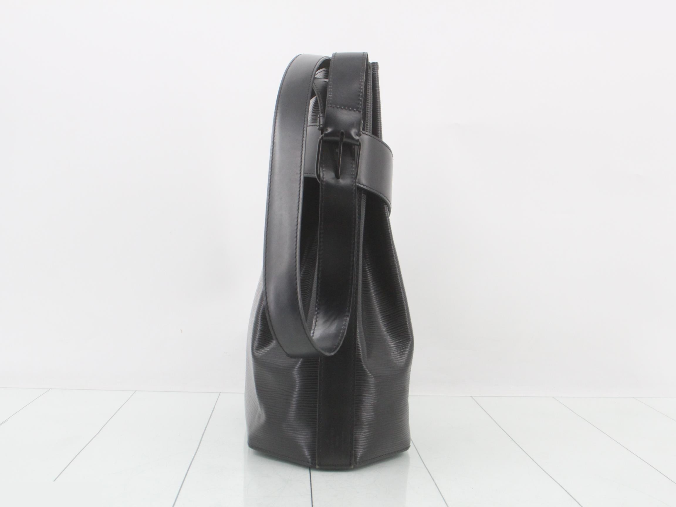 Epi Sac Depaule Noir Shoulder Bag — view 4