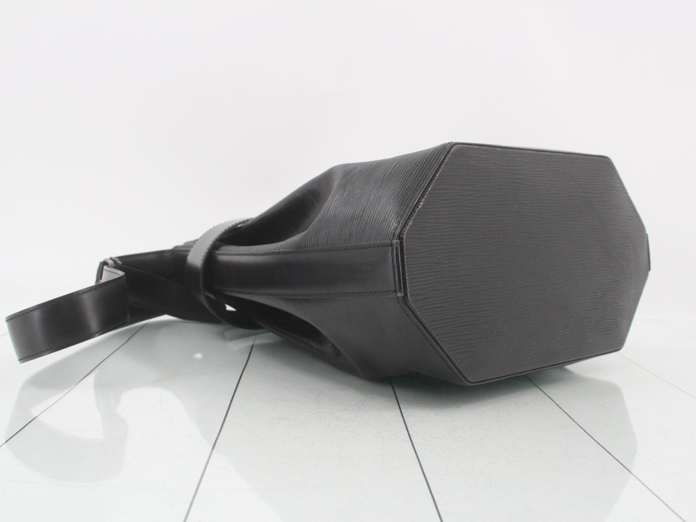 Epi Sac Depaule Noir Shoulder Bag — view 5